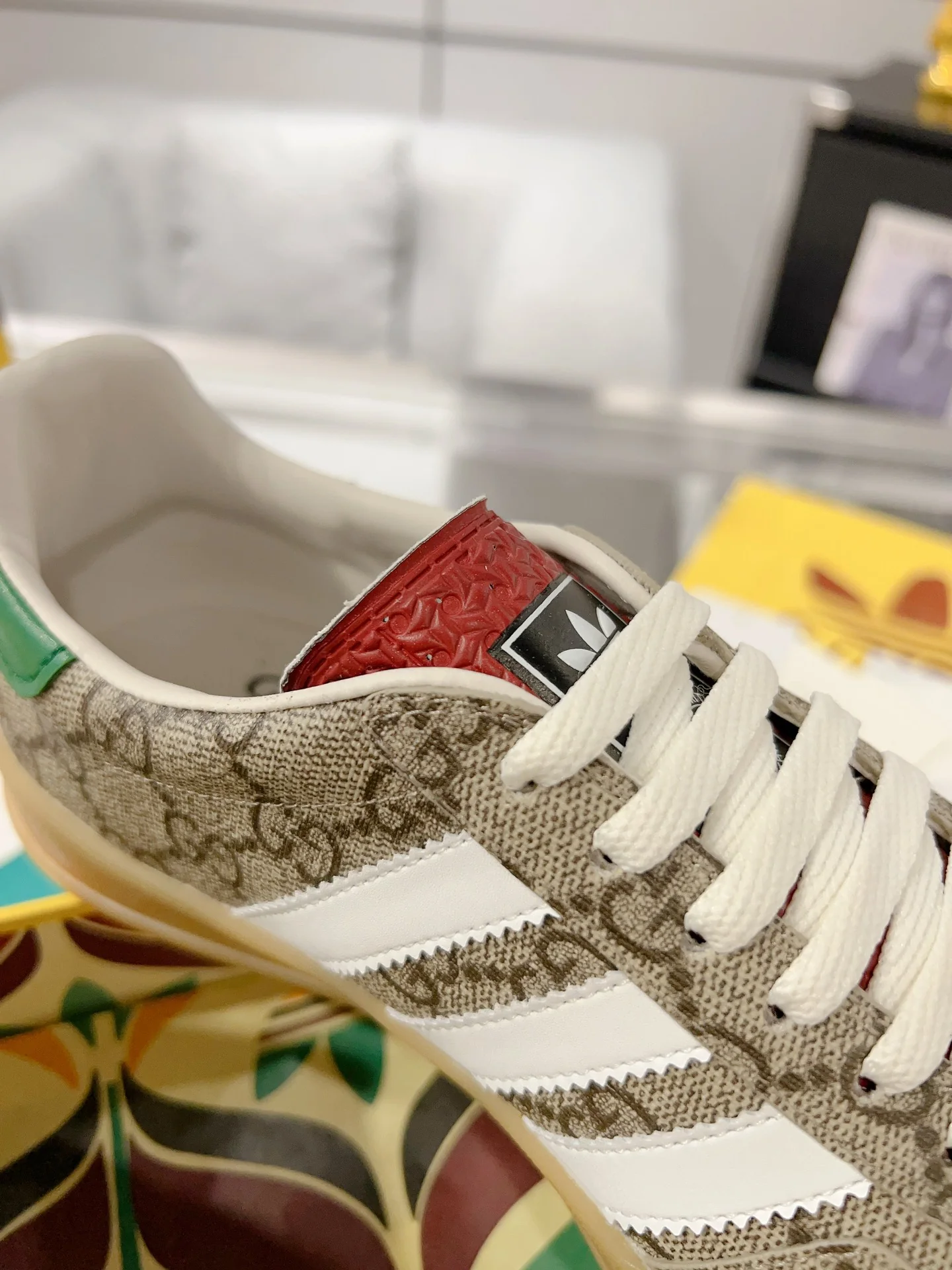 Новинка сезона осень/зима 2023 от Gucci - Коллаборация - Немецкие кроссовки для тренировок - Монограммная канва