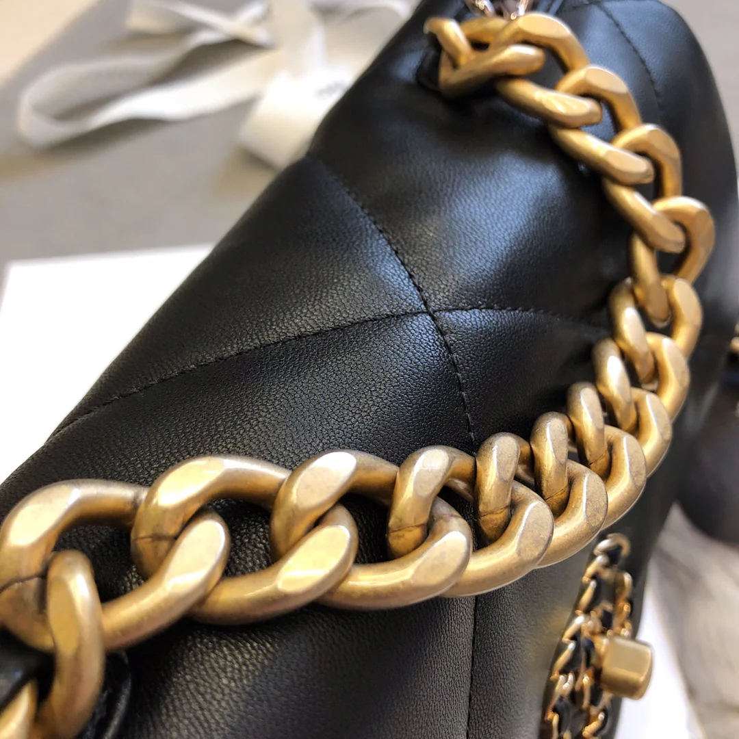 Маленькая сумочка Chanel 19bag - черная