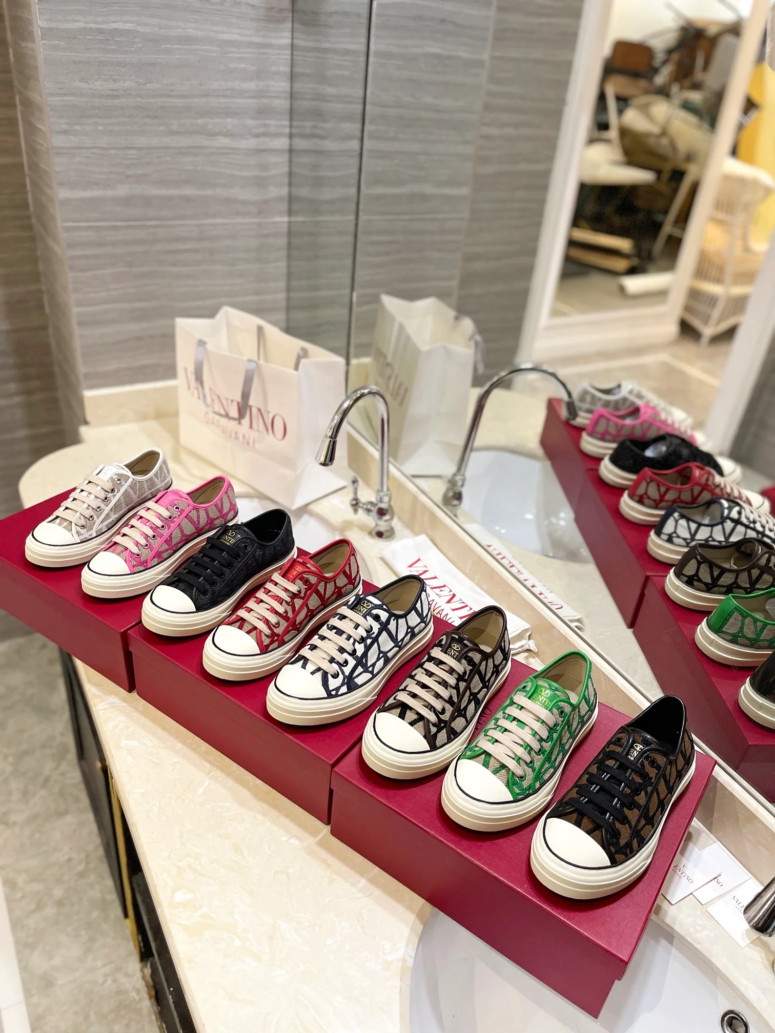 Низкие парусиновые кеды Valentino, повседневная обувь унисекс - красные