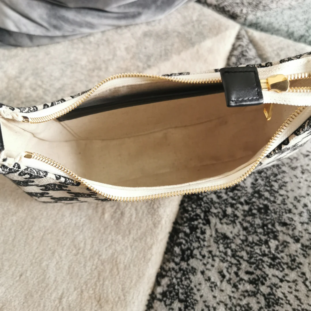 Сумка через плечо Celine Ava Triomphe - ретро, ??черная, с вышивкой.