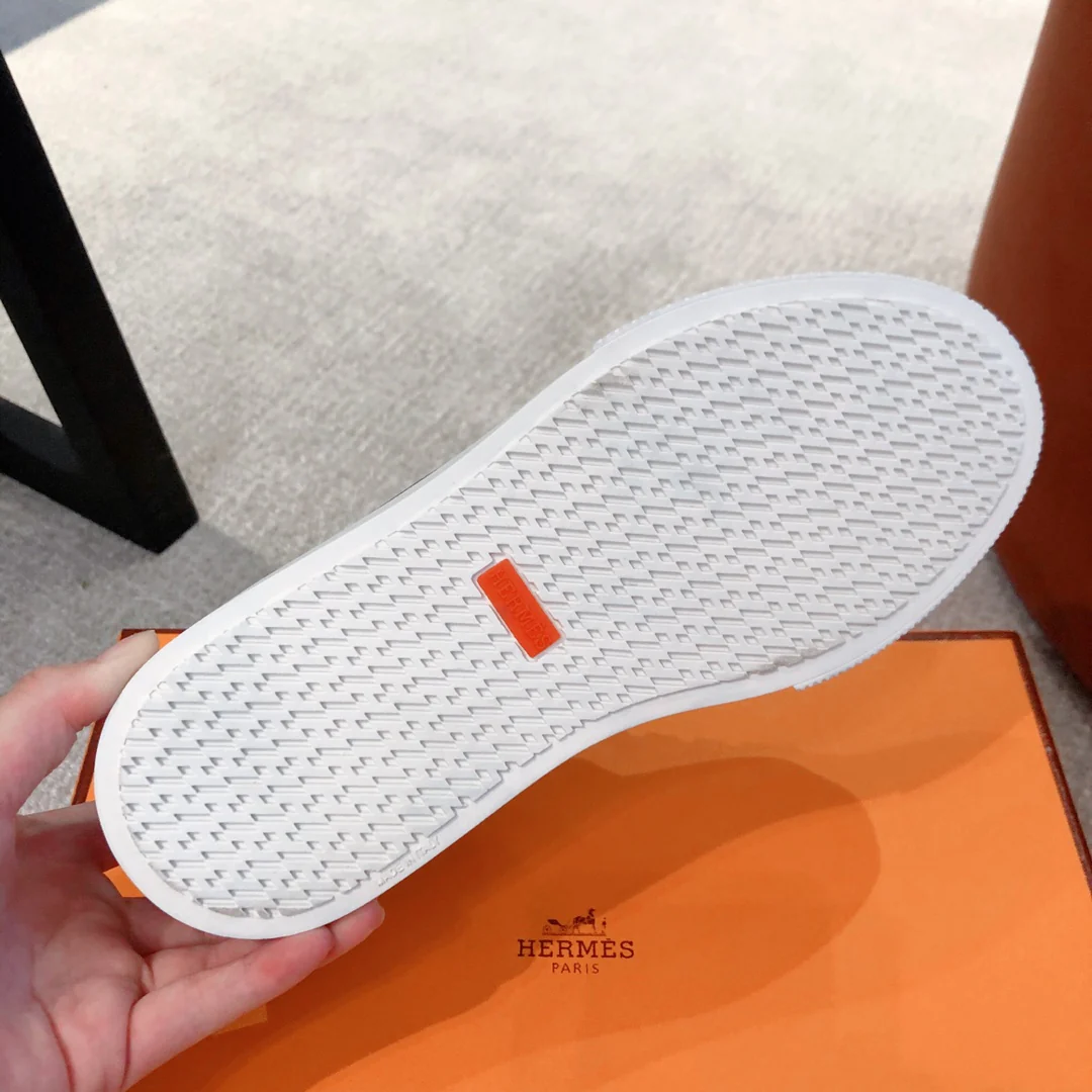 Новинки весенней коллекции Hermes 2022 года - спортивная и повседневная обувь - мужская