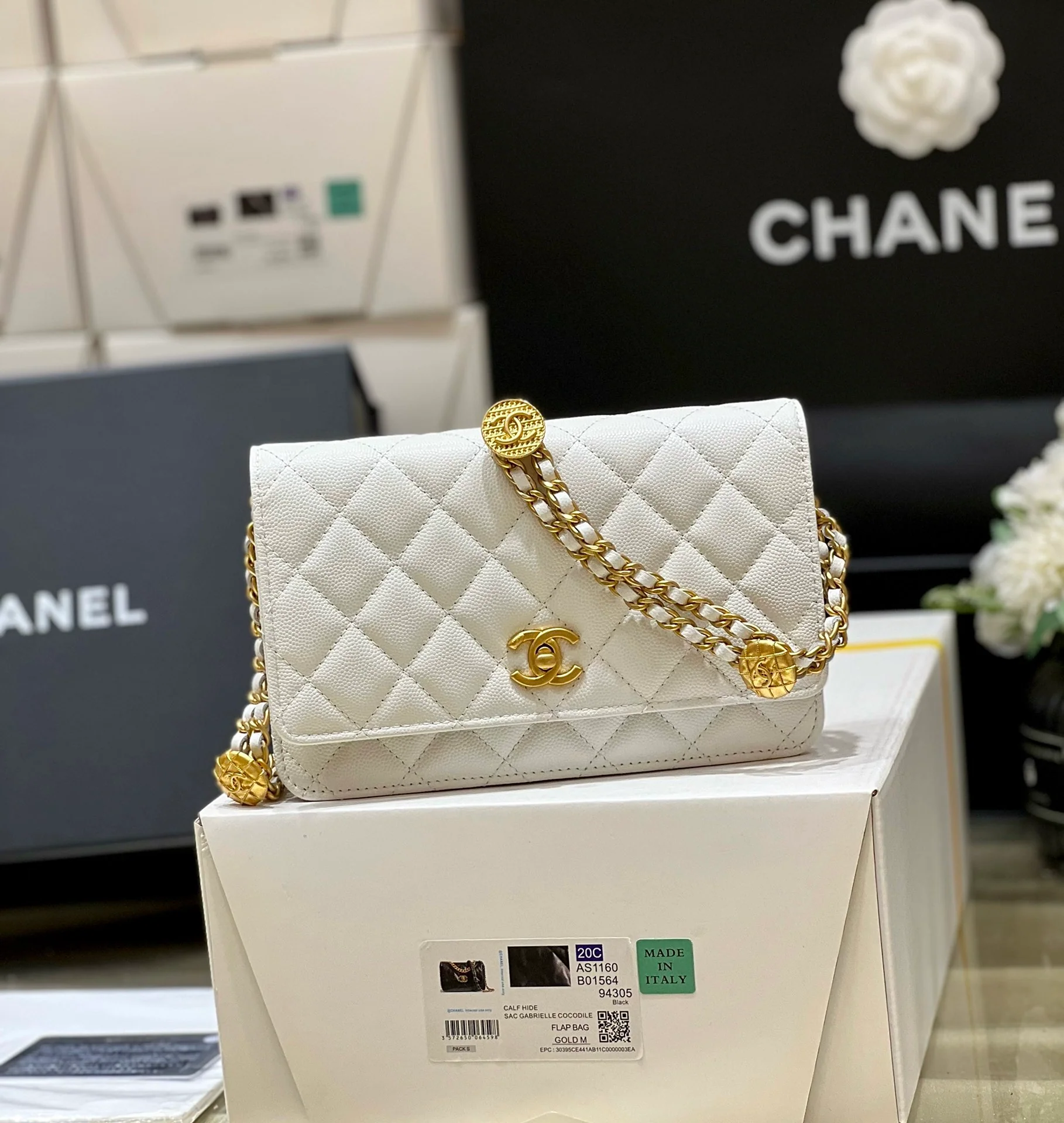 Сумка Chanel CF с цепочкой и монетами - зернистая телячья кожа - большой размер - белая