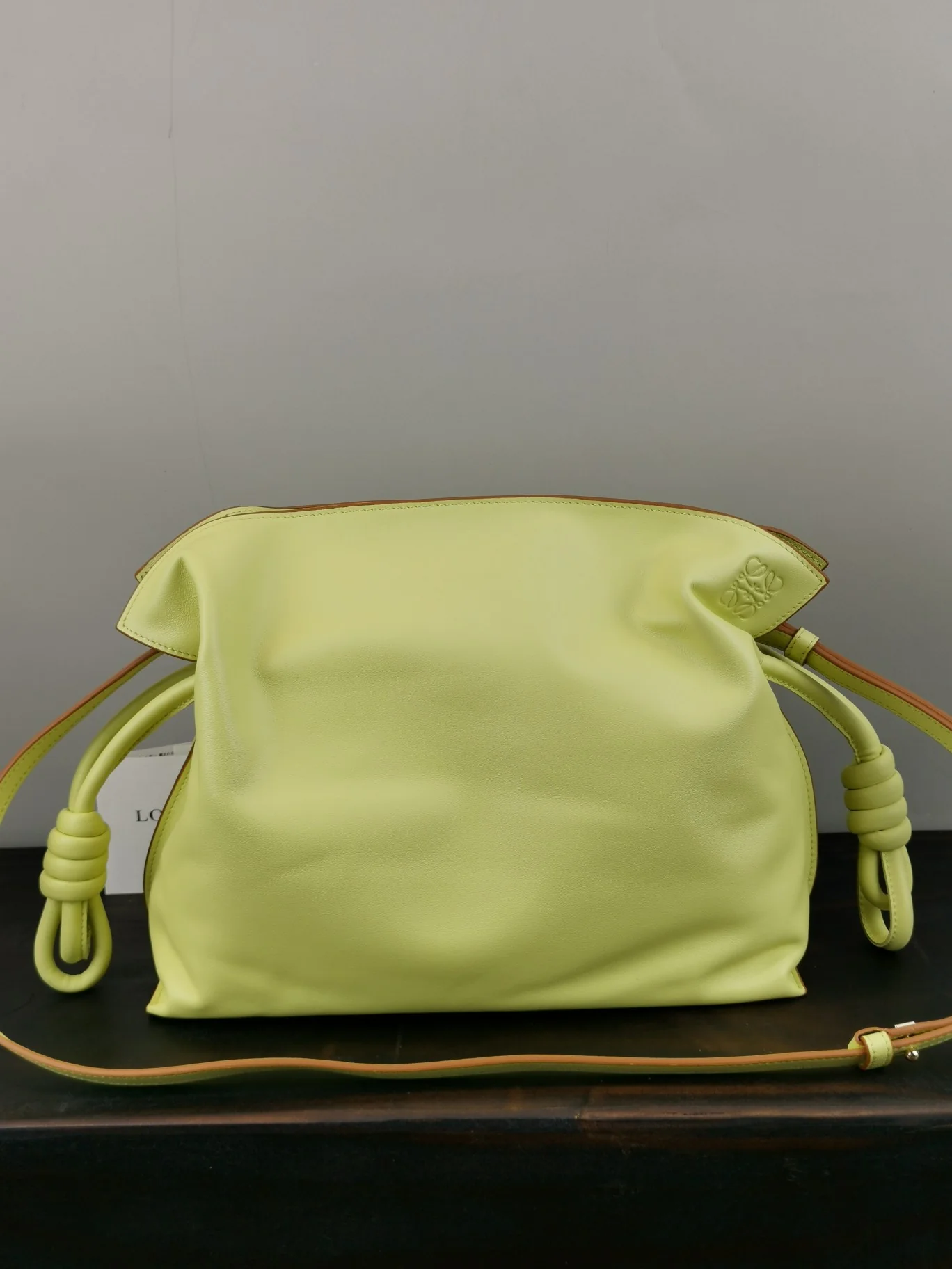 Loewe 2020, улучшенная кожа Flamenco, желтый цвет.