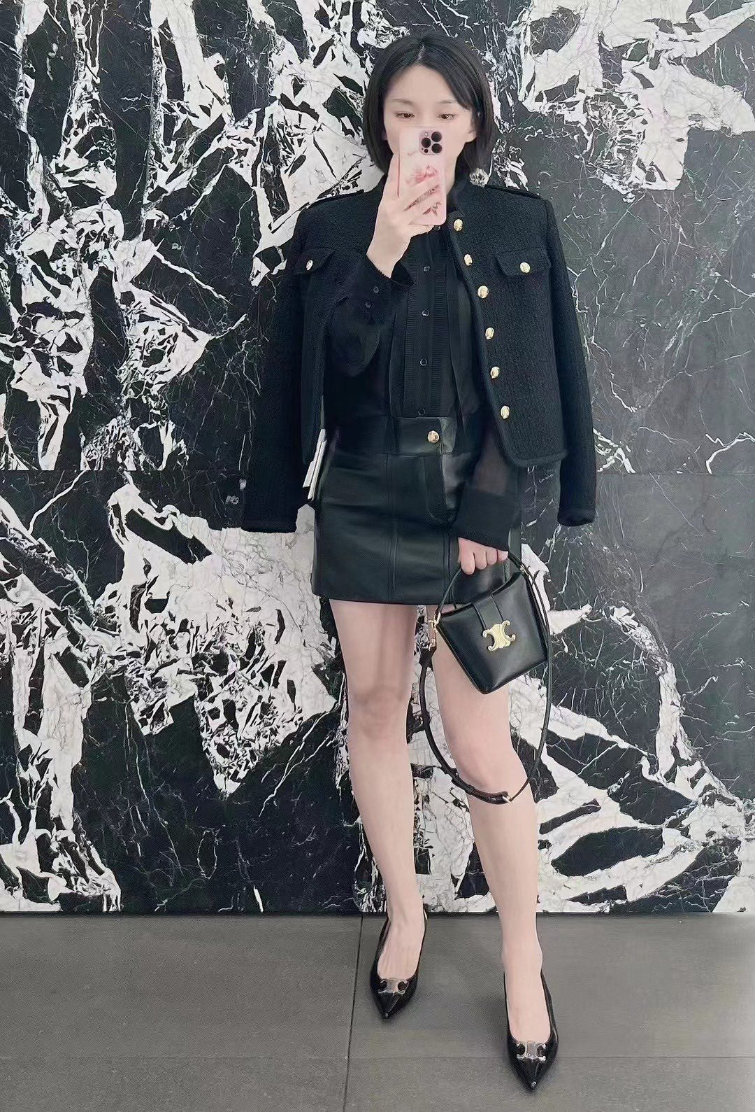 Миниатюрная кожаная сумка-ведро Celine Triomphe - черная