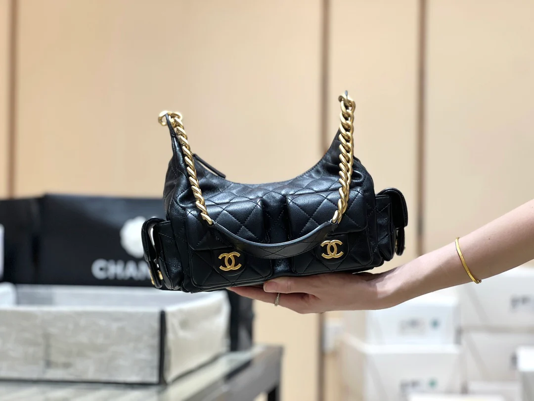 Маленькая джинсовая сумка Chanel 25c в стиле хиппи - черная.