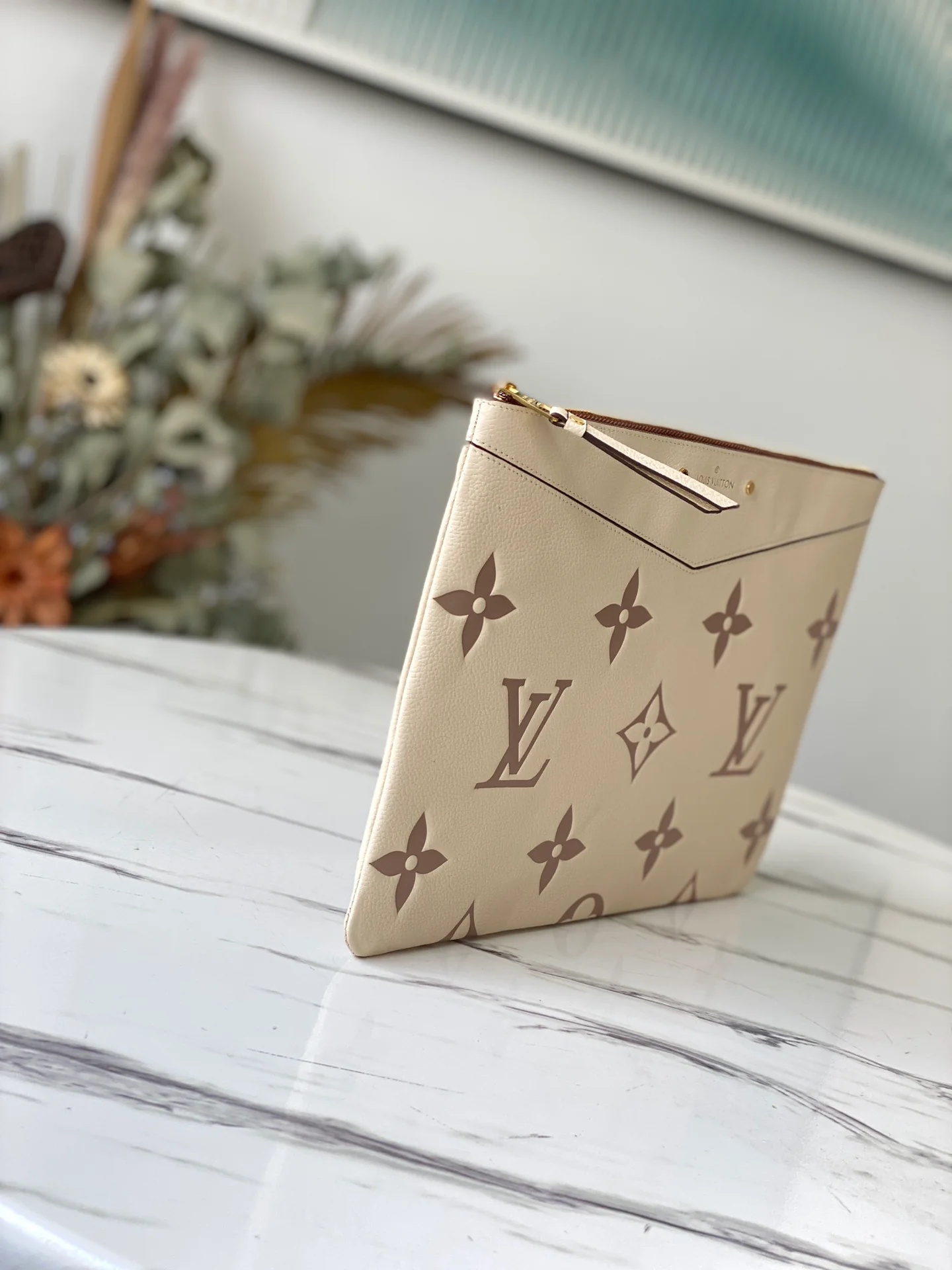 lv-m80174-daily-clutch bag