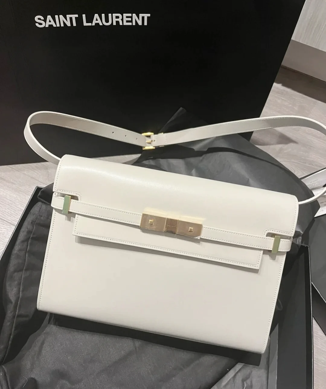 Зубочистка YSL Manhattan, большая, белая.