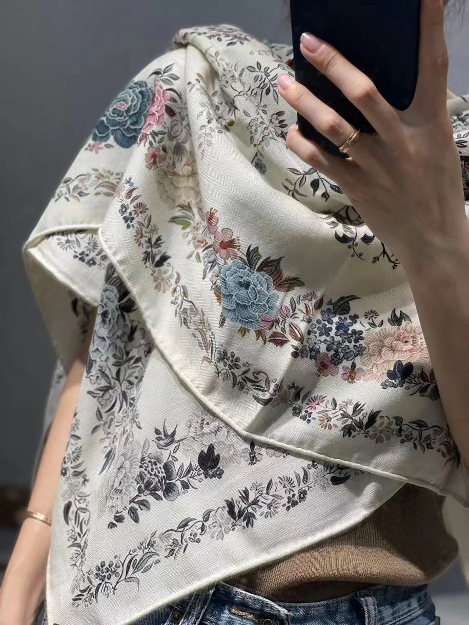 Dior - Бархатный шарф с ручной росписью 