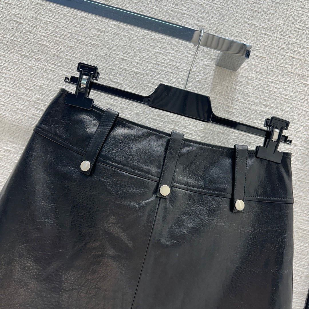 Новинка сезона весна/лето 2024 от Celine - юбка из овечьей кожи в стиле панк - 1