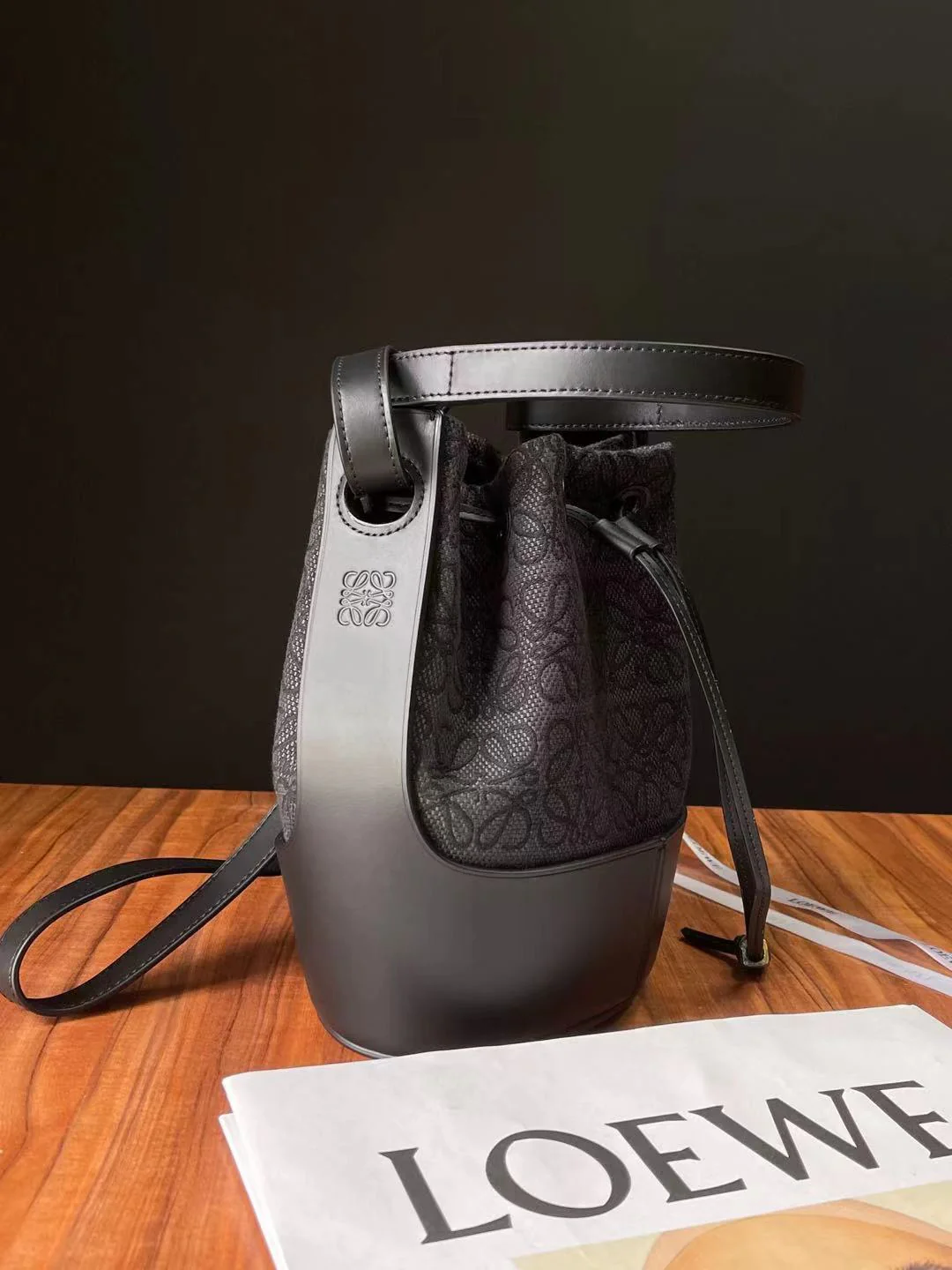Сумка-ведро Loewe Anagram - Маленькая - 2 шт.
