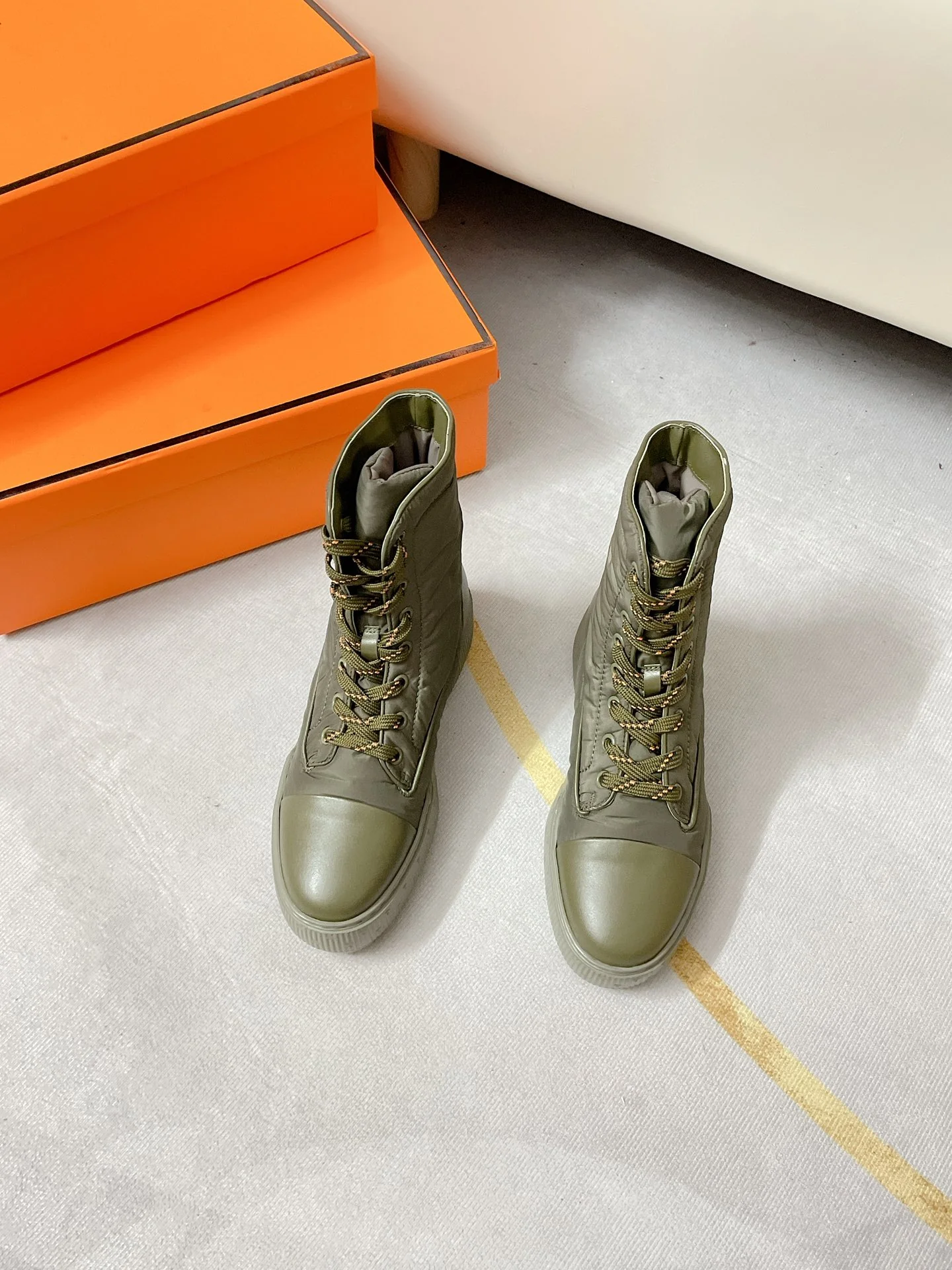 Новинка сезона осень/зима 2022 от Hermes — высокие кожаные сапоги.