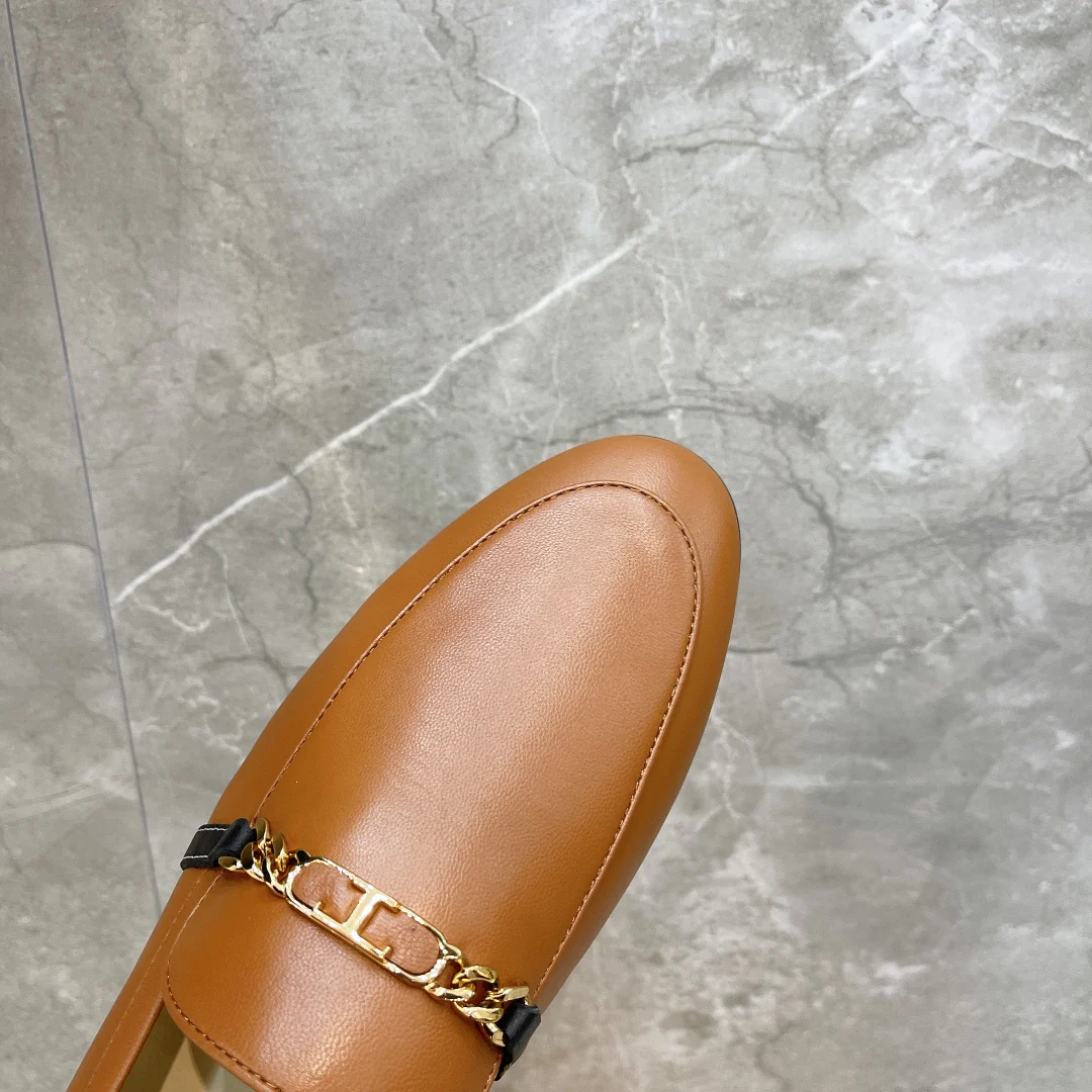 Tods - Сдержанные лоферы с тонкой цепочкой