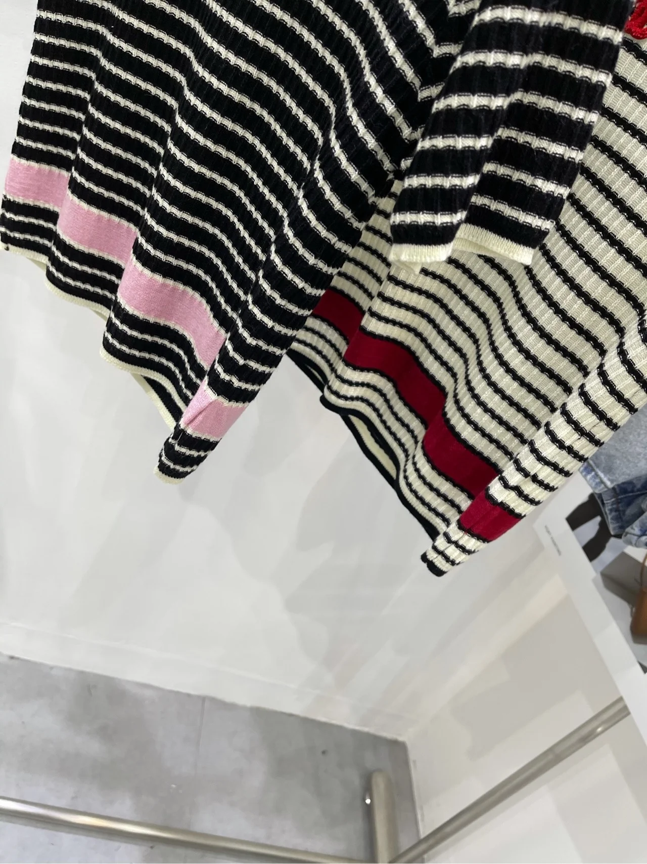 Chanel 2403 - Трикотажный топ с короткими рукавами в полоску 