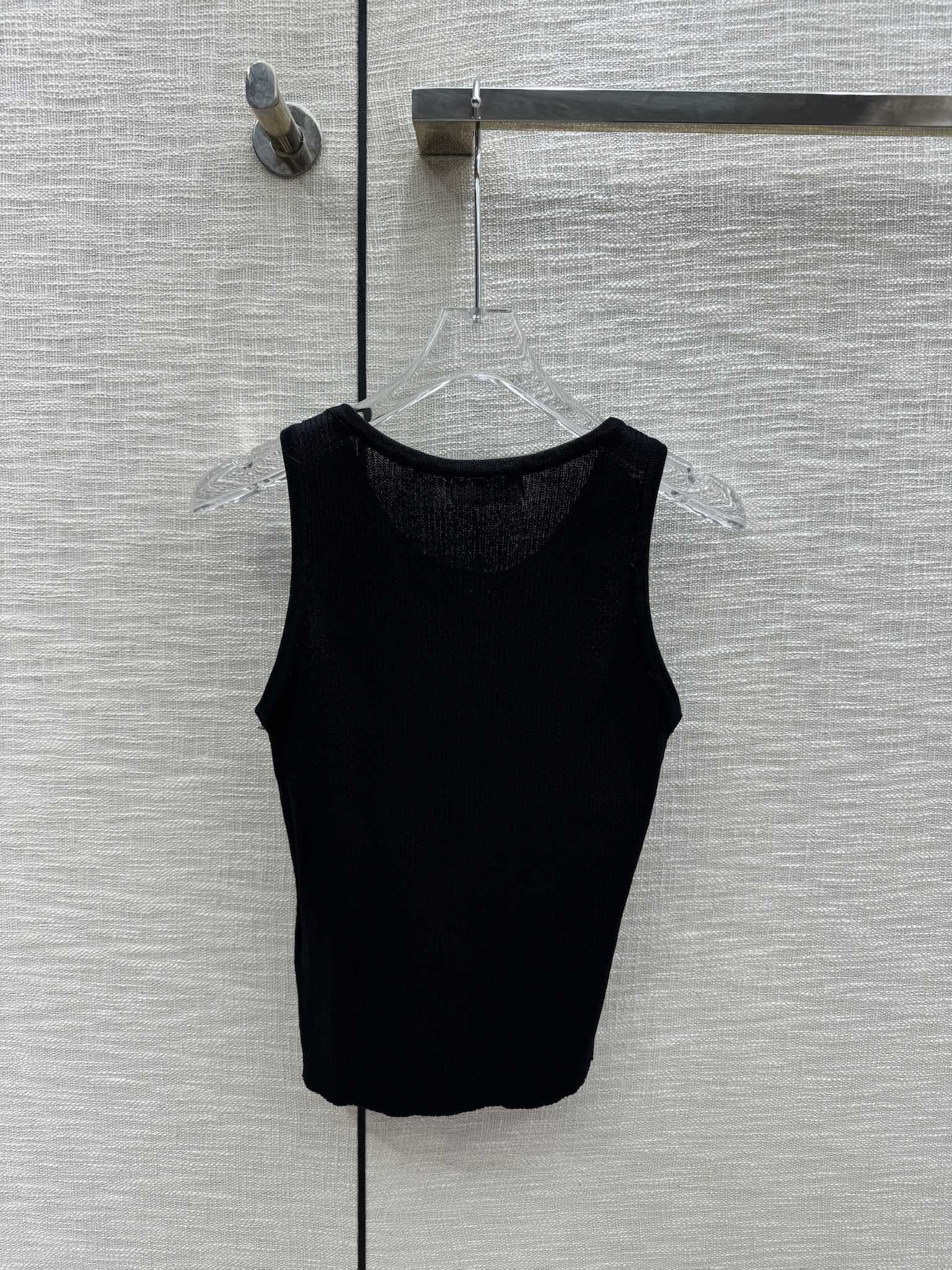 Жилет Miu Miu-2404 из плотной вязки с бисером - черный