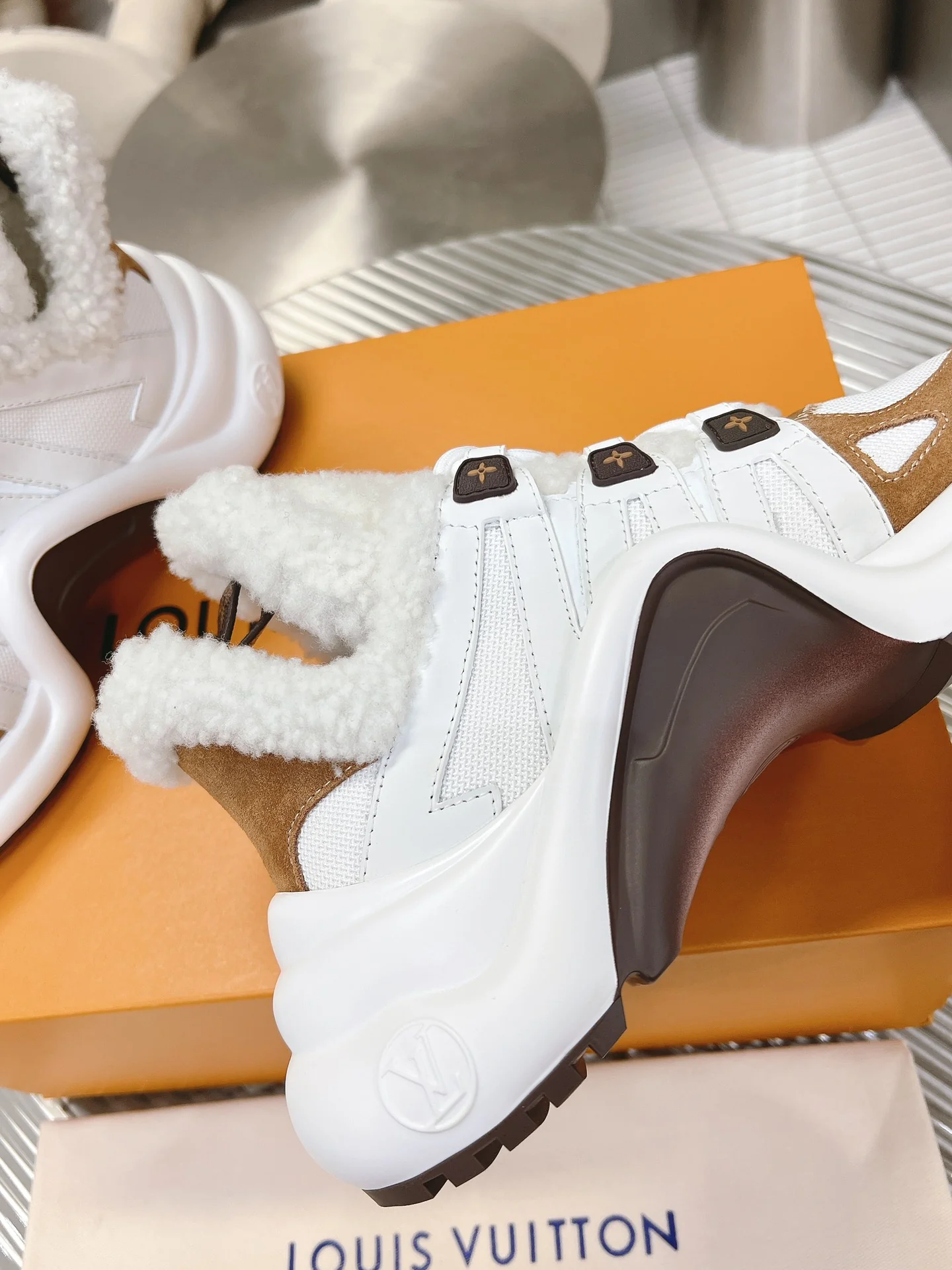 LV - Массивные туфли из шелковой кожи - Бело-коричневые - 1