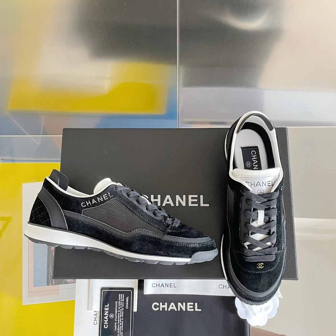 Новинка 2023 года от Chanel - Повседневные кроссовки с цветовыми блоками - Черные