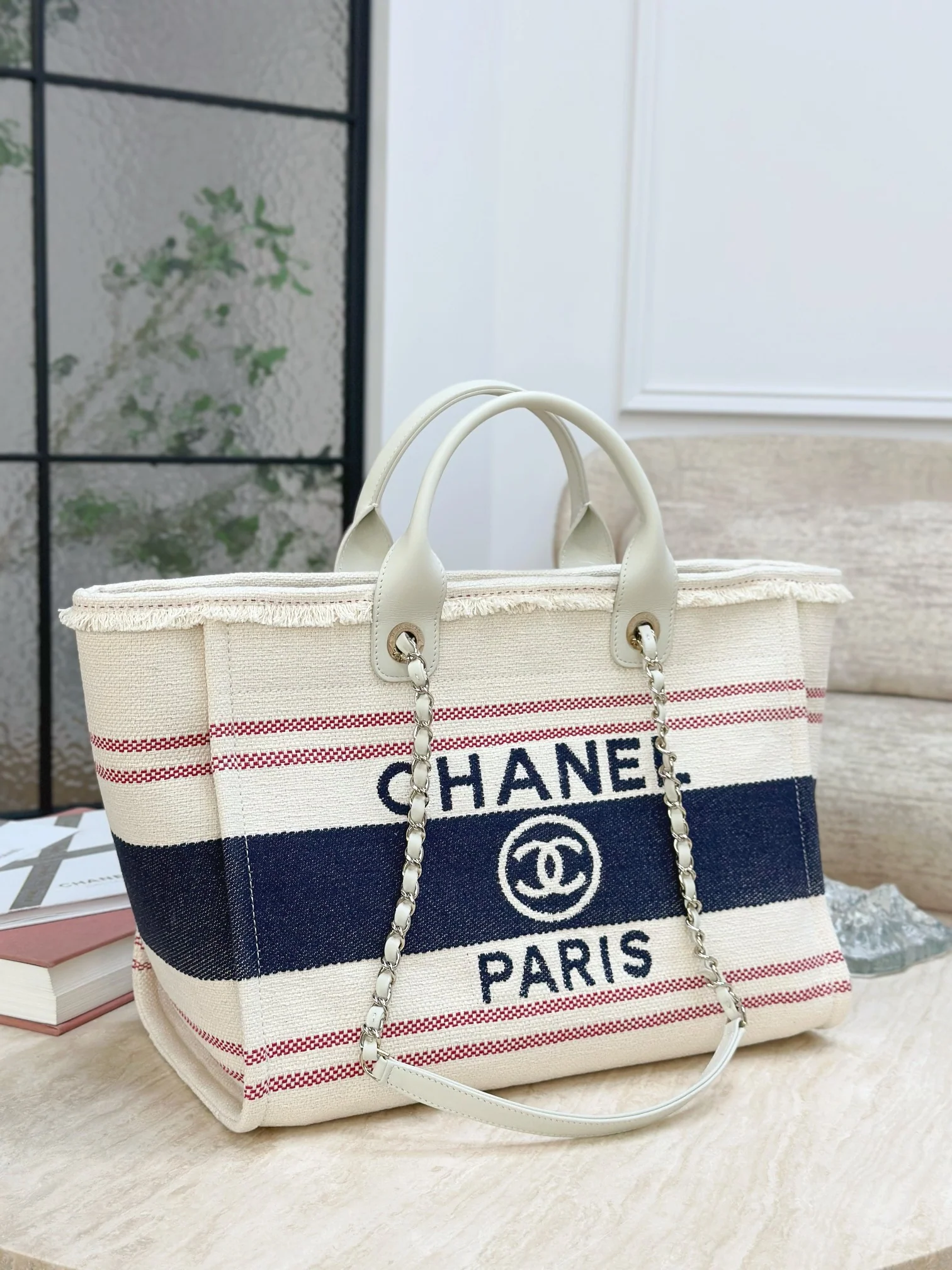 Пляжная сумка Chanel 25c, косметичка, красно-синяя.