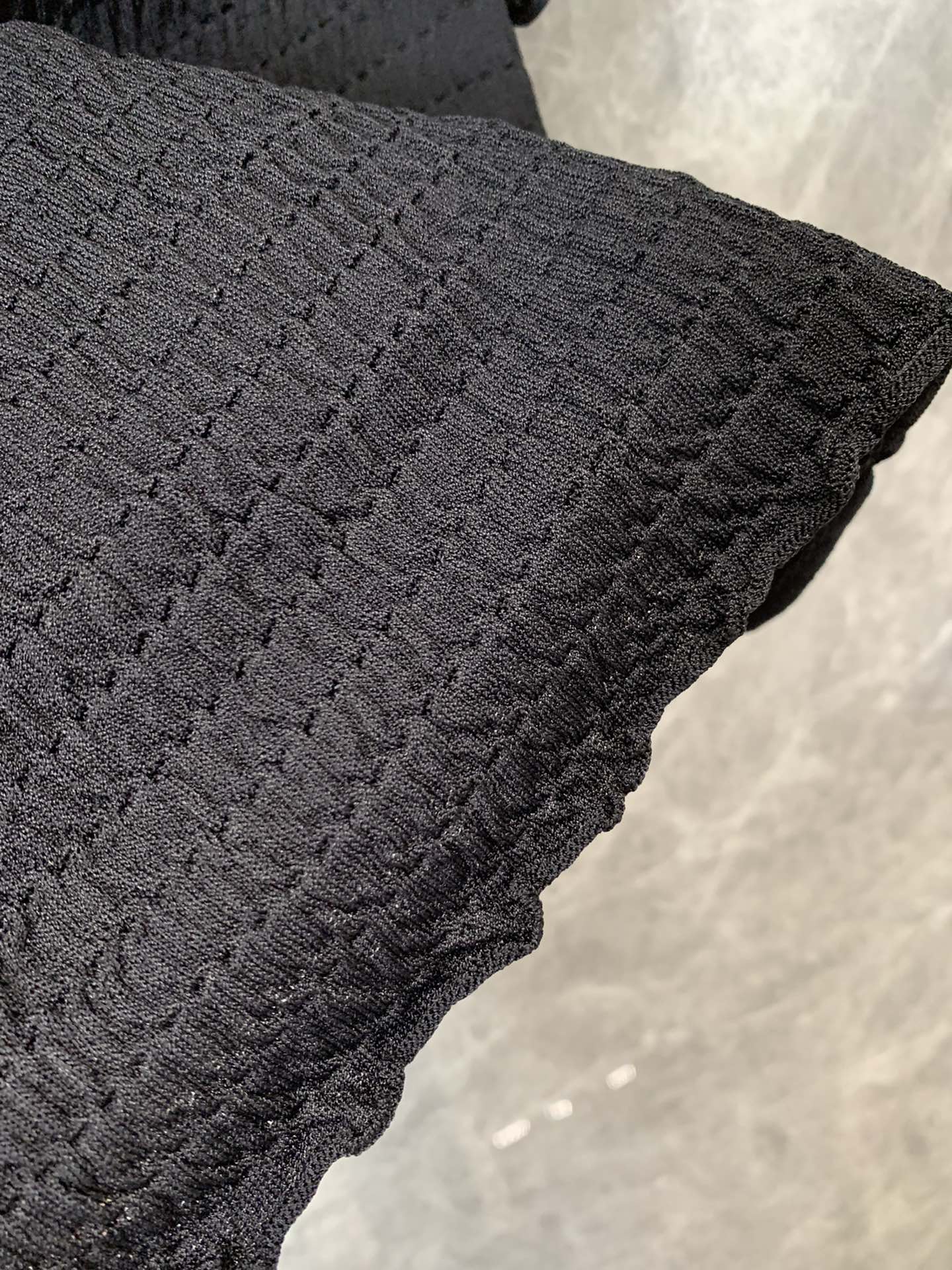 Celine - 2404 - 24ss Весна/Лето Новинка: Укороченный топ с плиссировкой и открытыми плечами