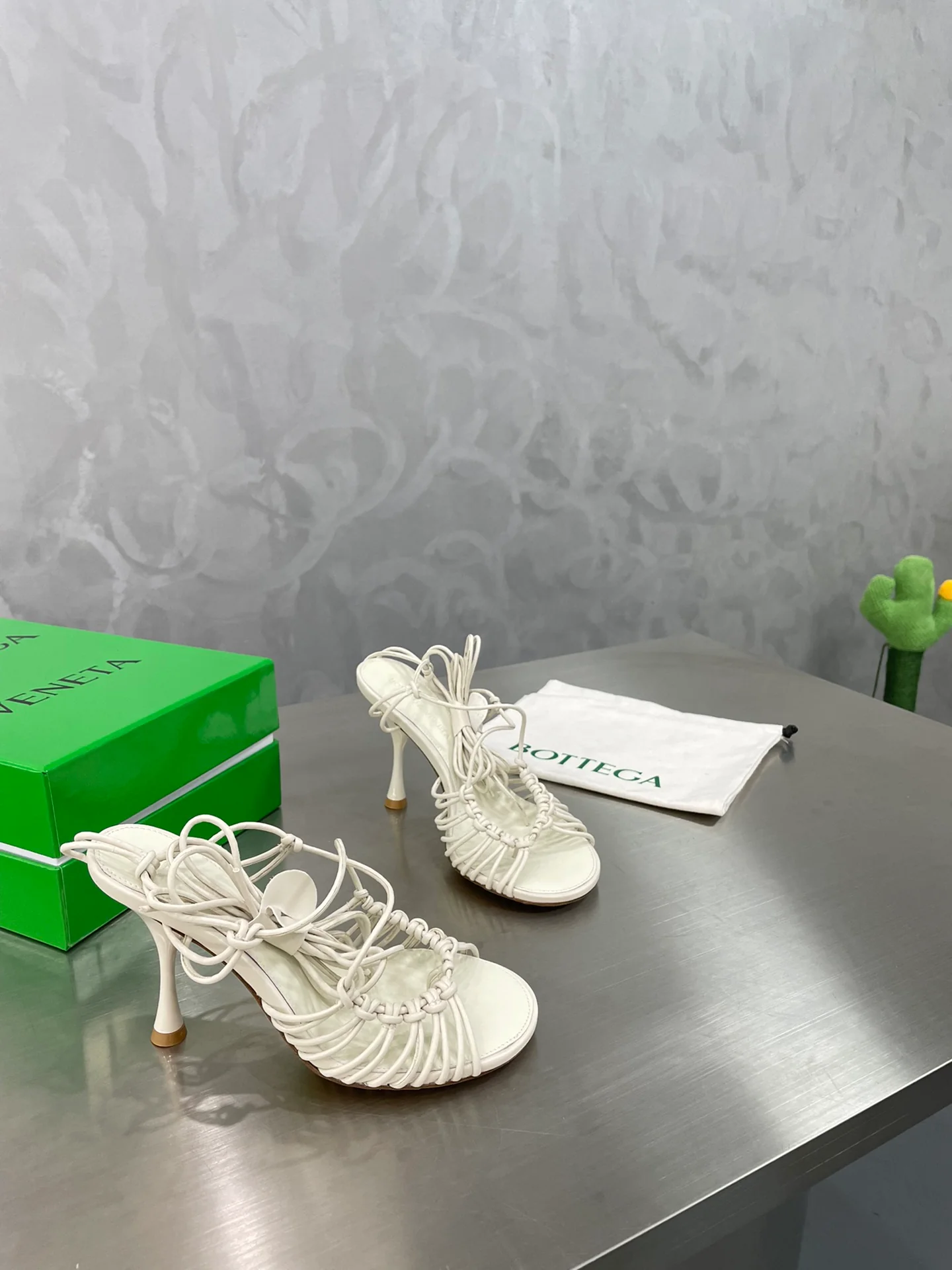 BV - Плетеные шпильки