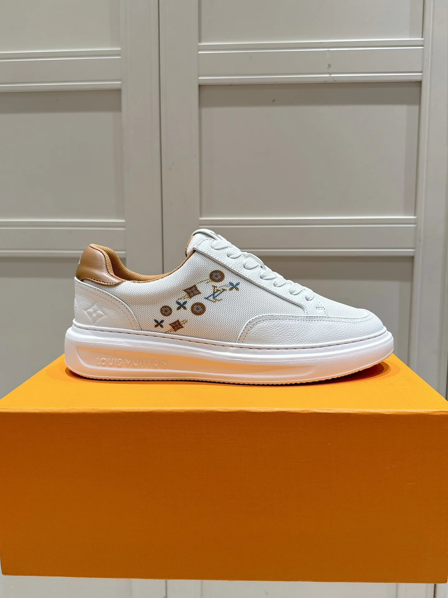 Скейтбордные кроссовки LV-2024 из ткани и кожи - белые