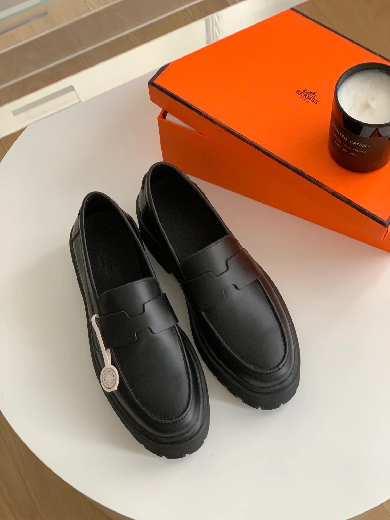 Новинка сезона осень/зима 2023 от Hermes - Лоферы Hitch - Черные