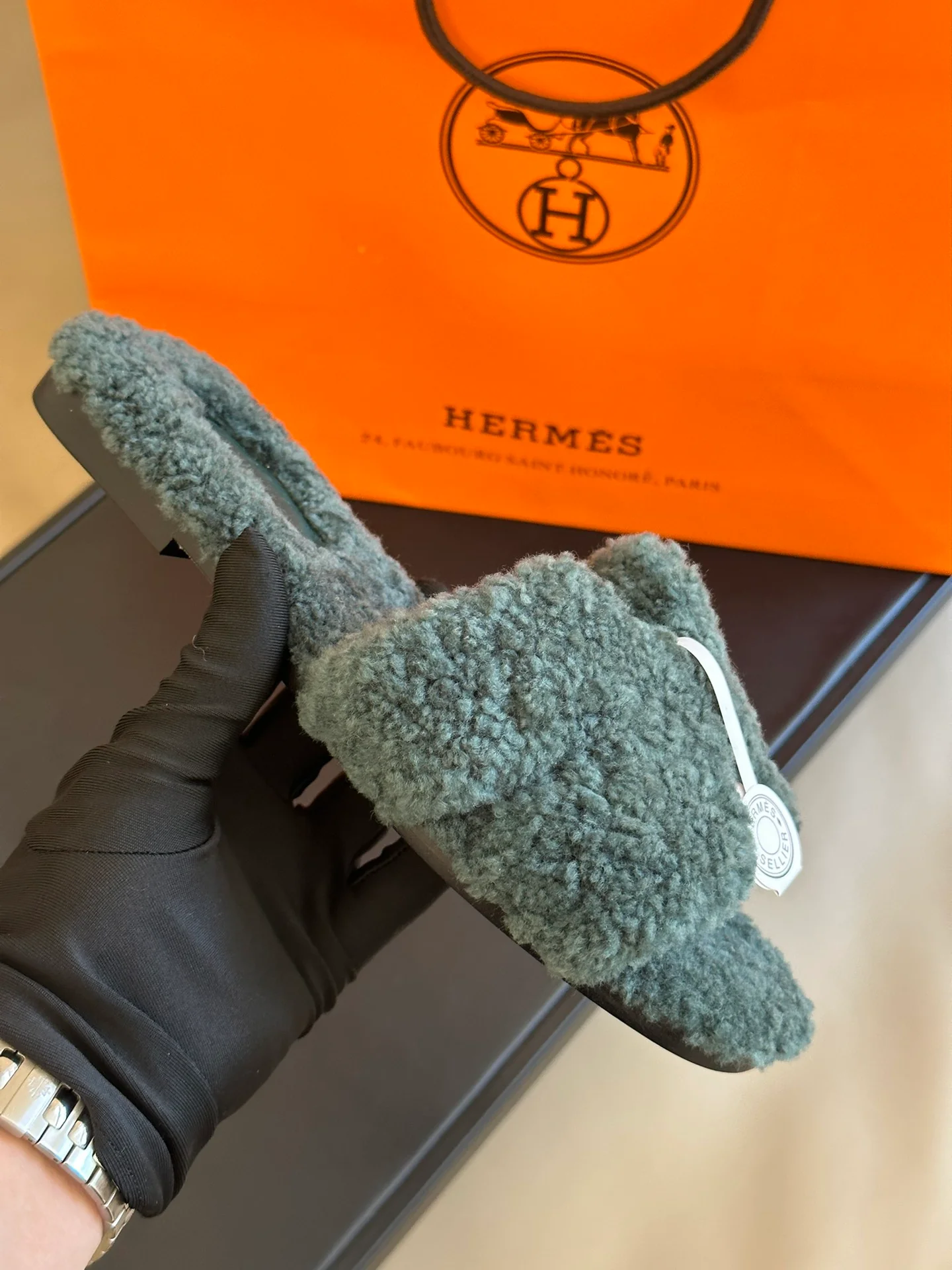 Сандалии Hermes 2024 с кудрявым мехом - зеленые