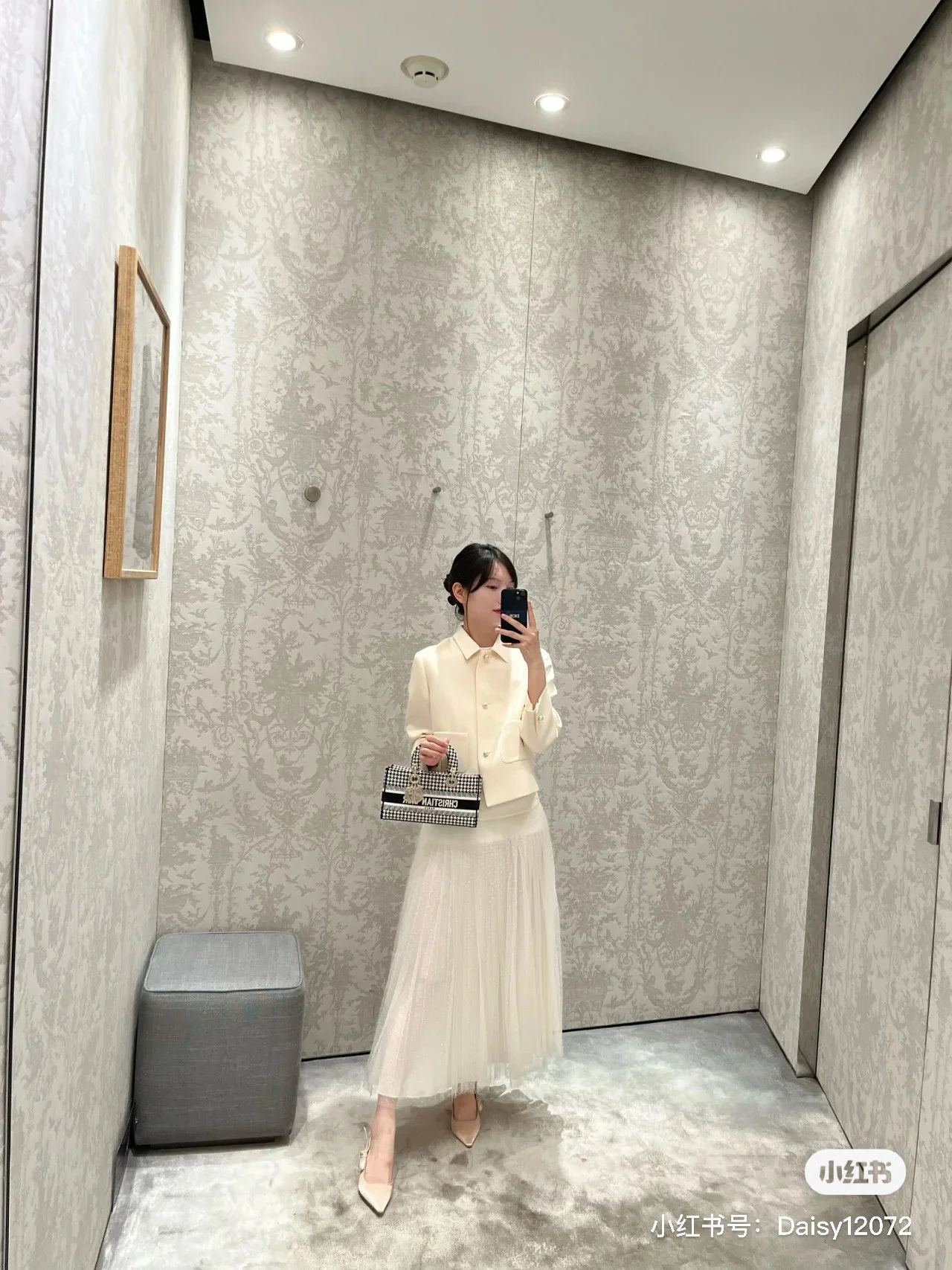 Новые поступления коллекции Dior Pre-Fall 2023 — лимитированная серия Iviera — сумка в клетку ?гусиная лапка?.