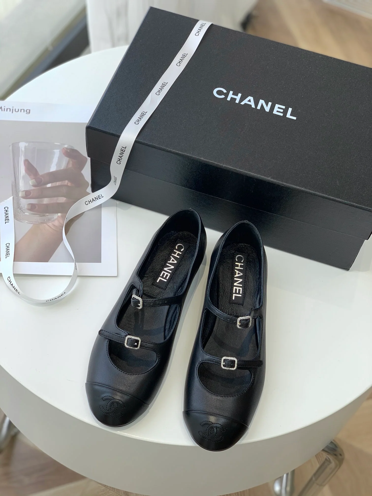 Новинка 2023 года от Chanel - туфли Мэри Джейн из овечьей кожи.