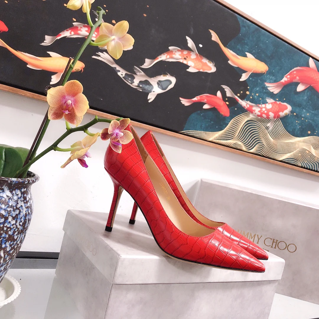 Туфли на высоком каблуке Jimmy с узором из камней ярко-красного цвета.