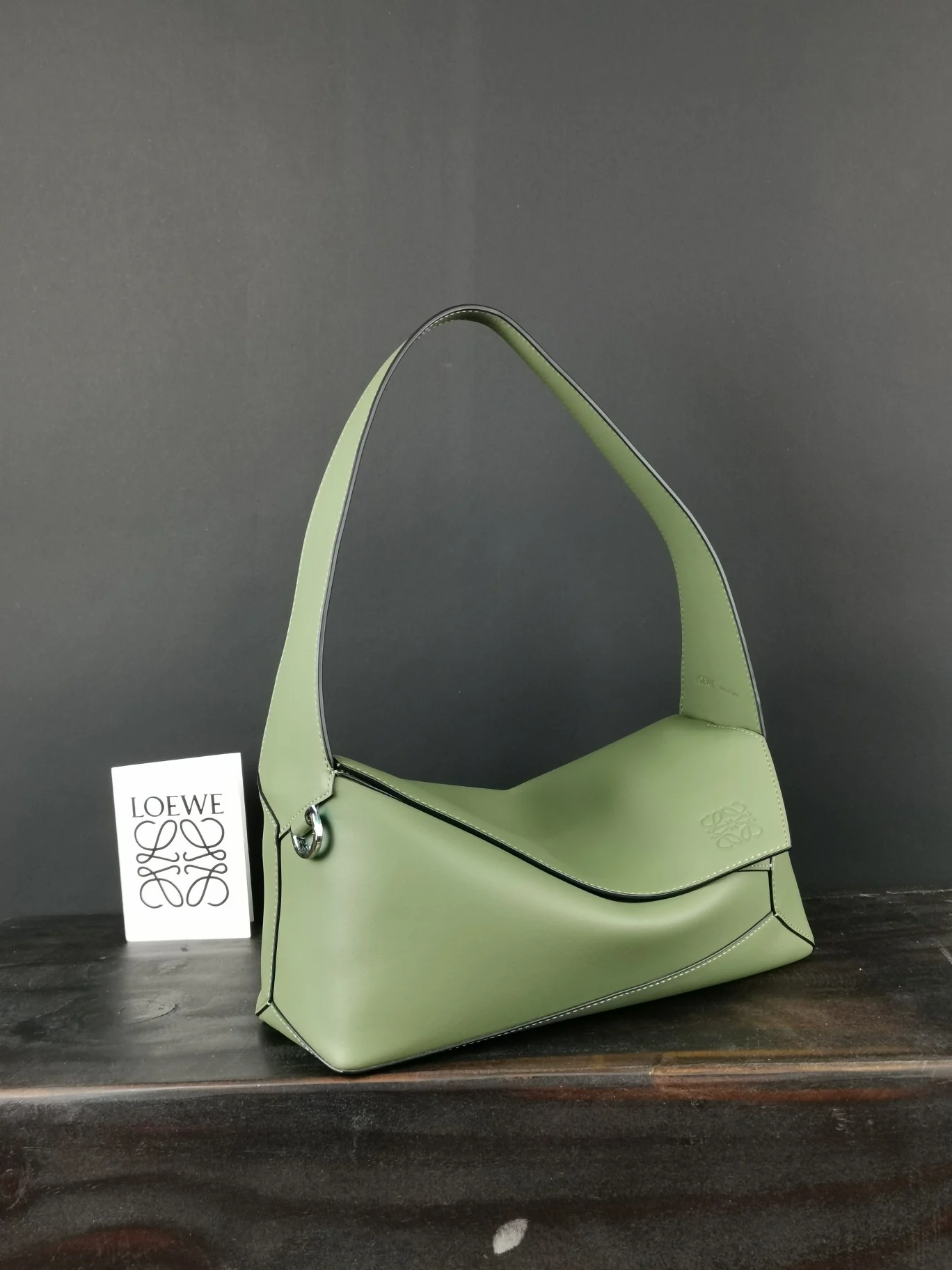 Сумка-хобо Loewe-puzzle-hobo-handbag-1