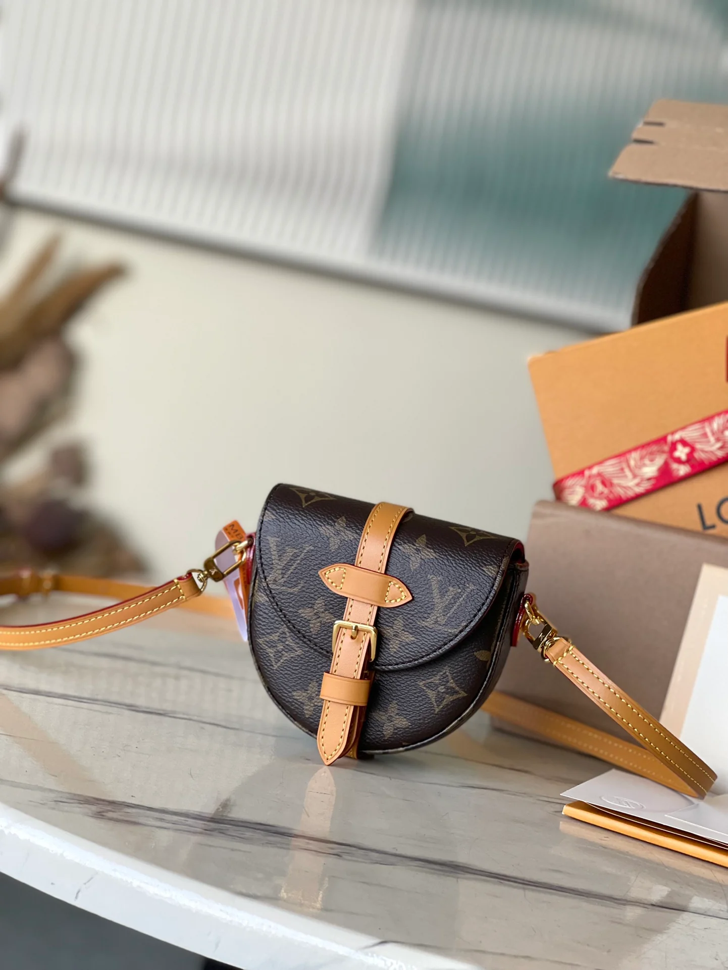 m46643-LV-Classic Shield Bag-Small