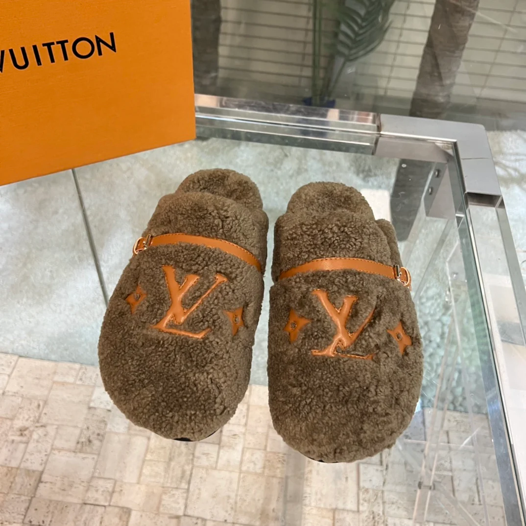 Новинка ранней весны 2022 года - Меховые полутапочки - Коричневые
