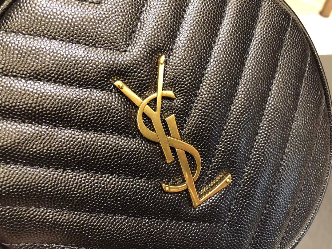 Маленькая круглая сумка YSL Vinyle - черная с золотой фурнитурой.