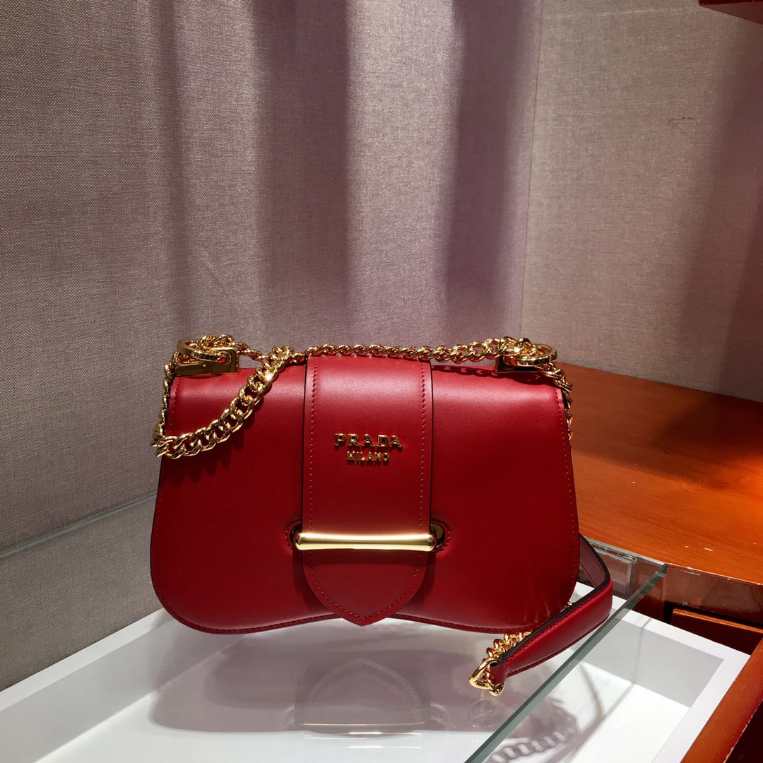 Сумка Prada Sidonie Chain Bag, красная, 2019 год.