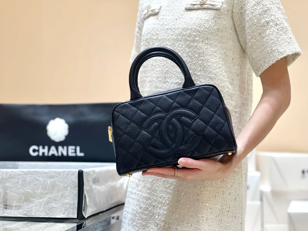 Винтажная сумка-боулинг Chanel - черная