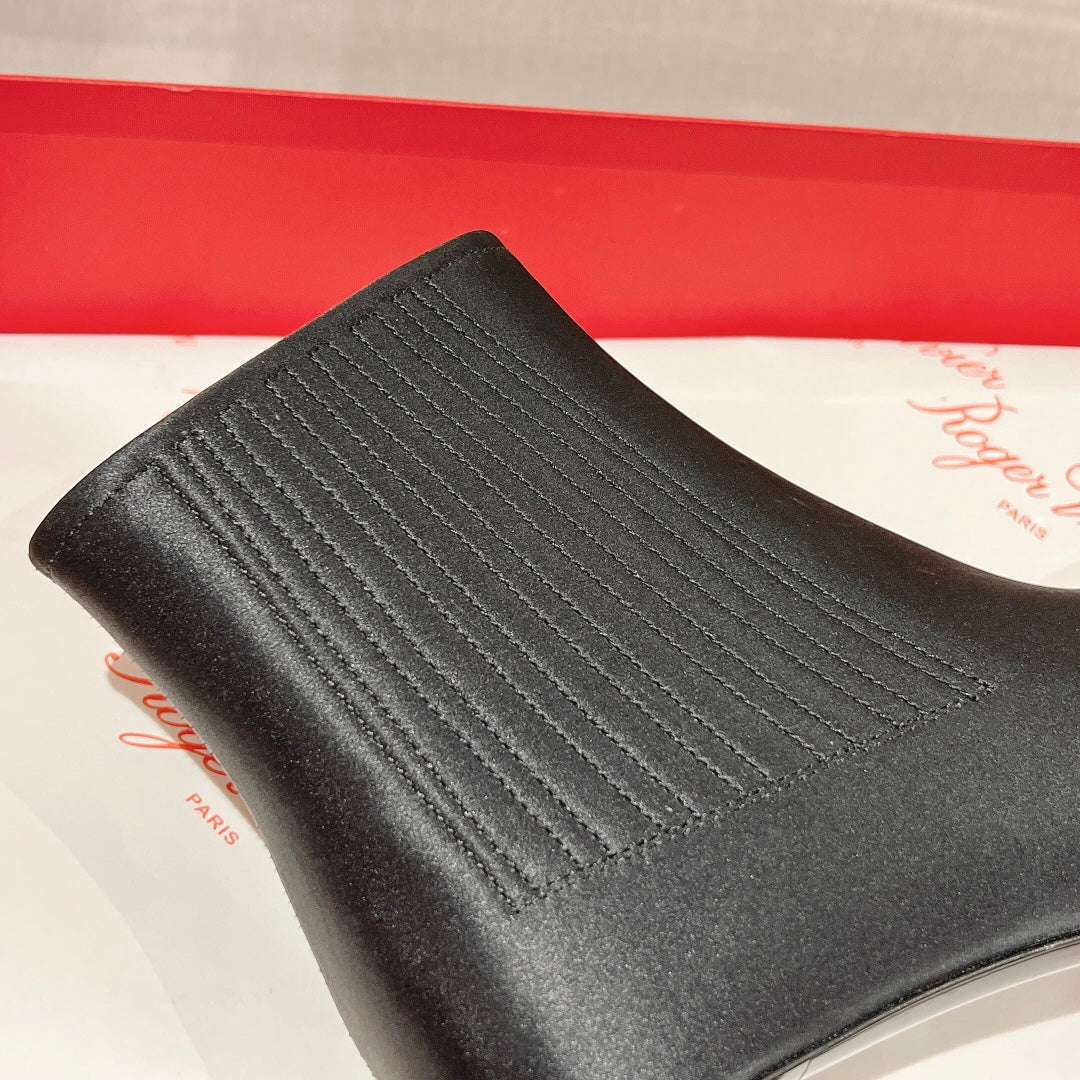 RV Shoes - Ботильоны на низком каблуке, украшенные стразами - 1