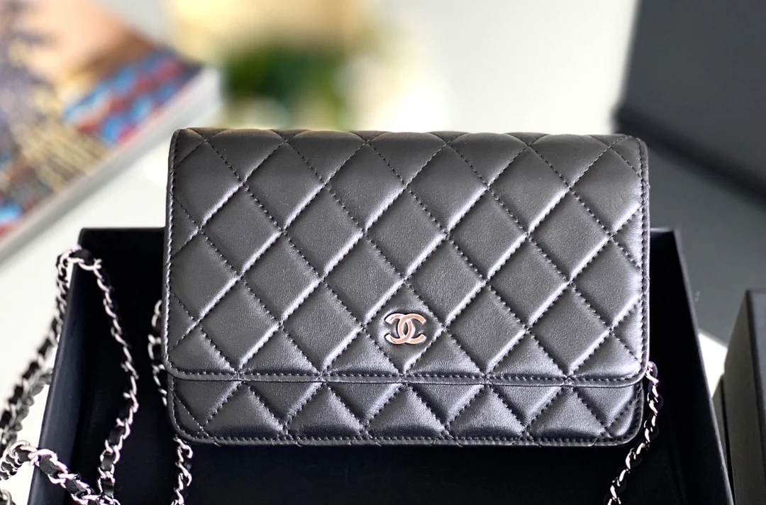 Chanel - Классическая цепочка WOC - Черная овечья кожа с серебряной пряжкой