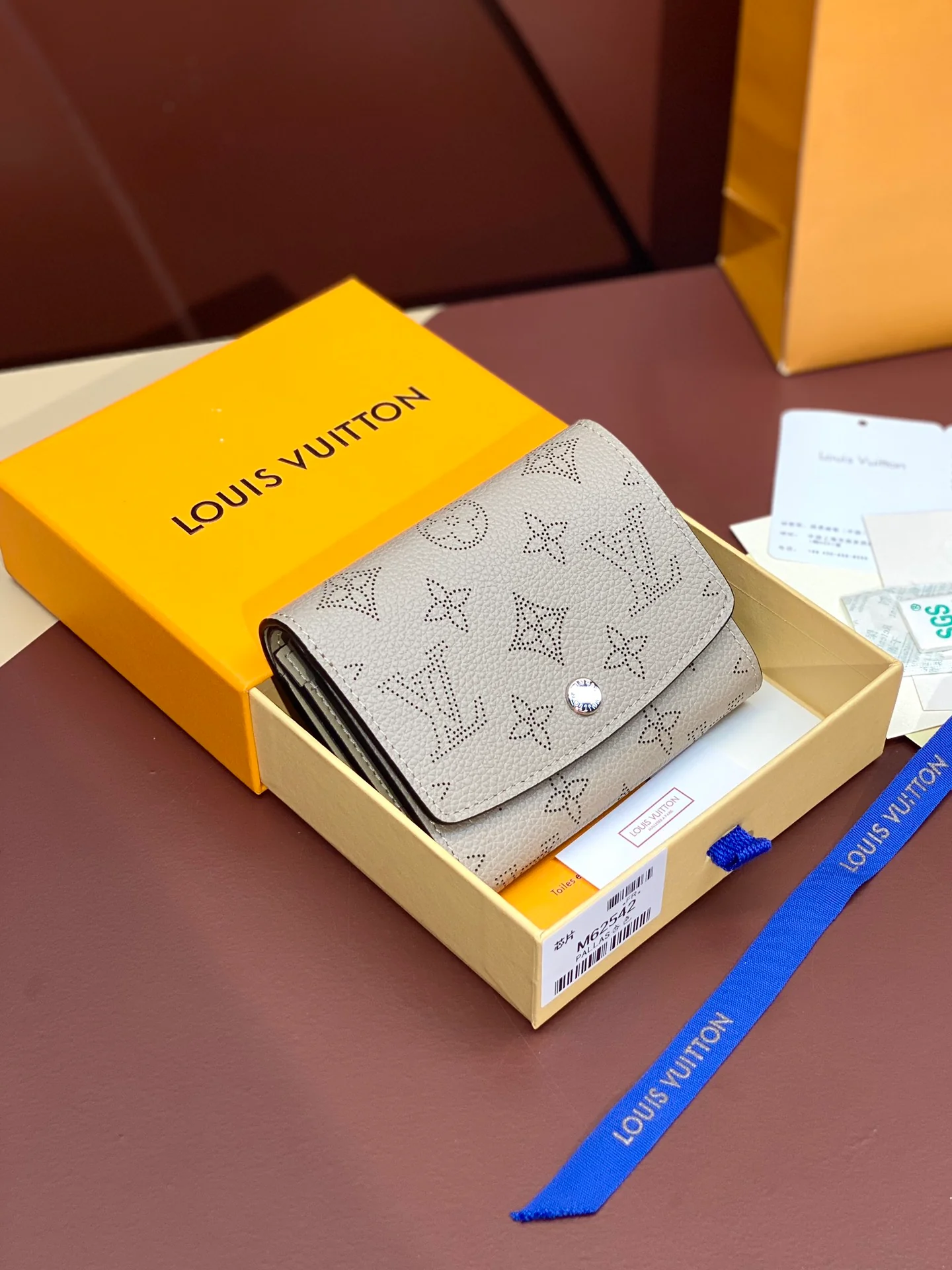 LV-m62542-iris-compact wallet-apricot