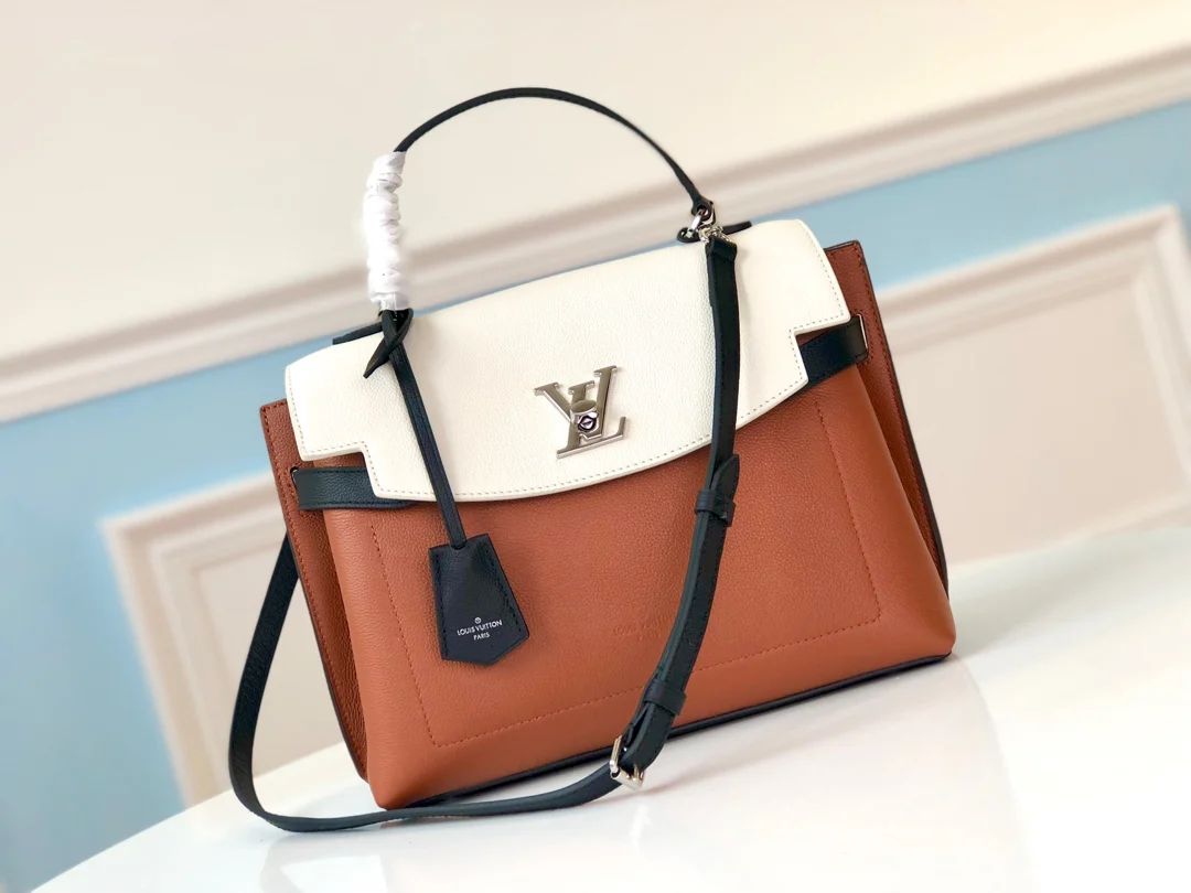 m52360-LV-lockme-ever сумка-бежевого цвета