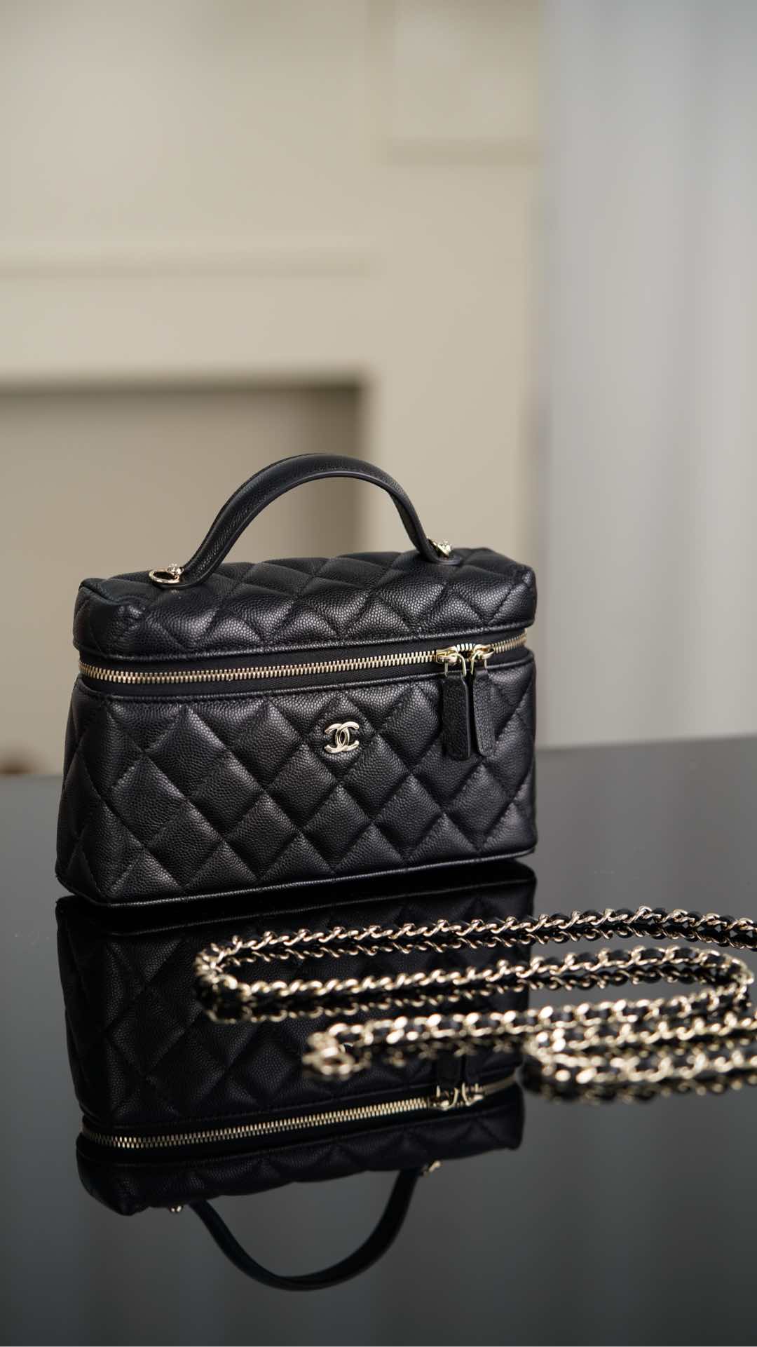 Сумка-ланчбокс Chanel 25c Lychee Beef - черно-золотая