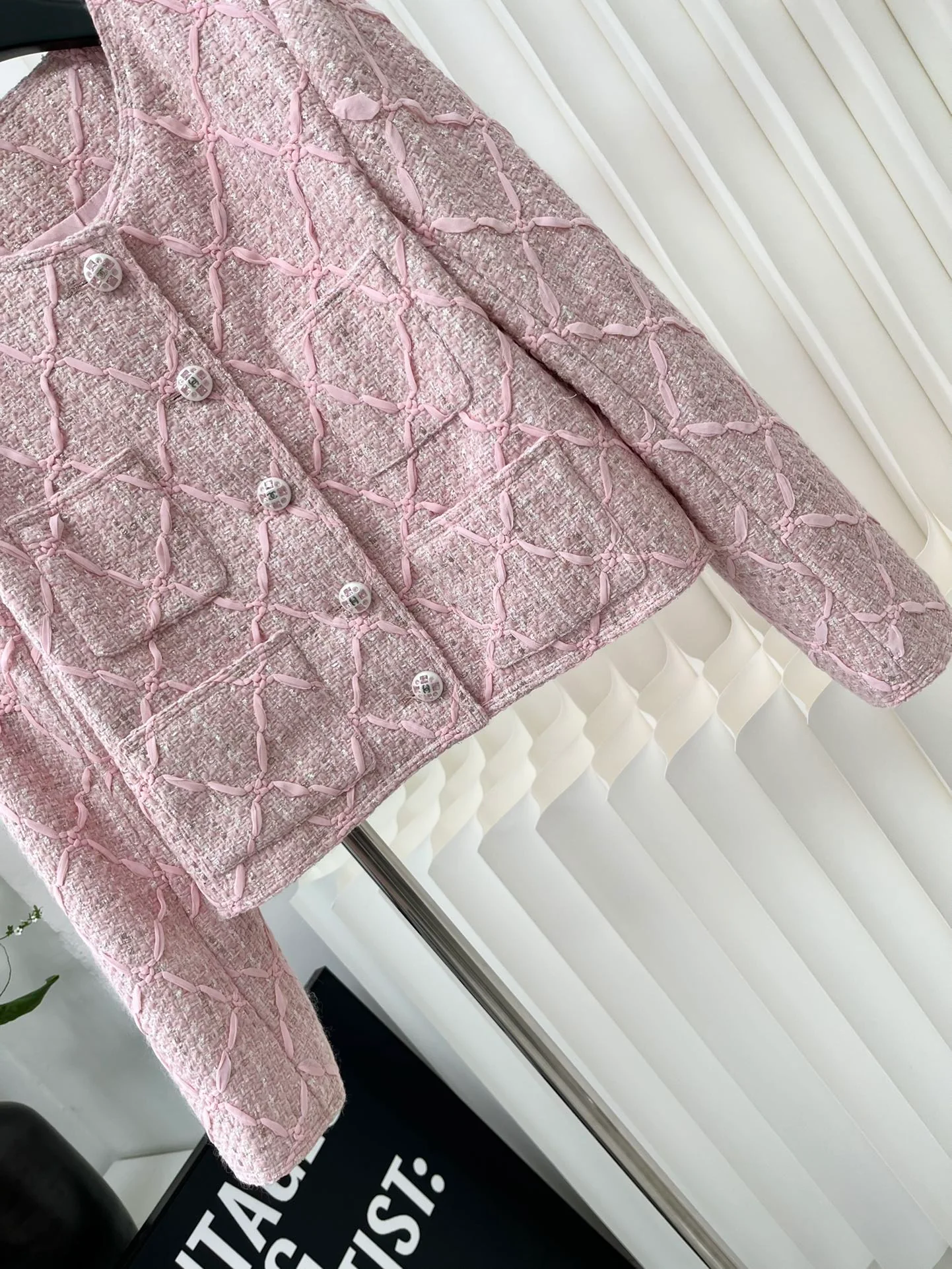 Куртка Chanel 2403 ?Камелия? — розовая.