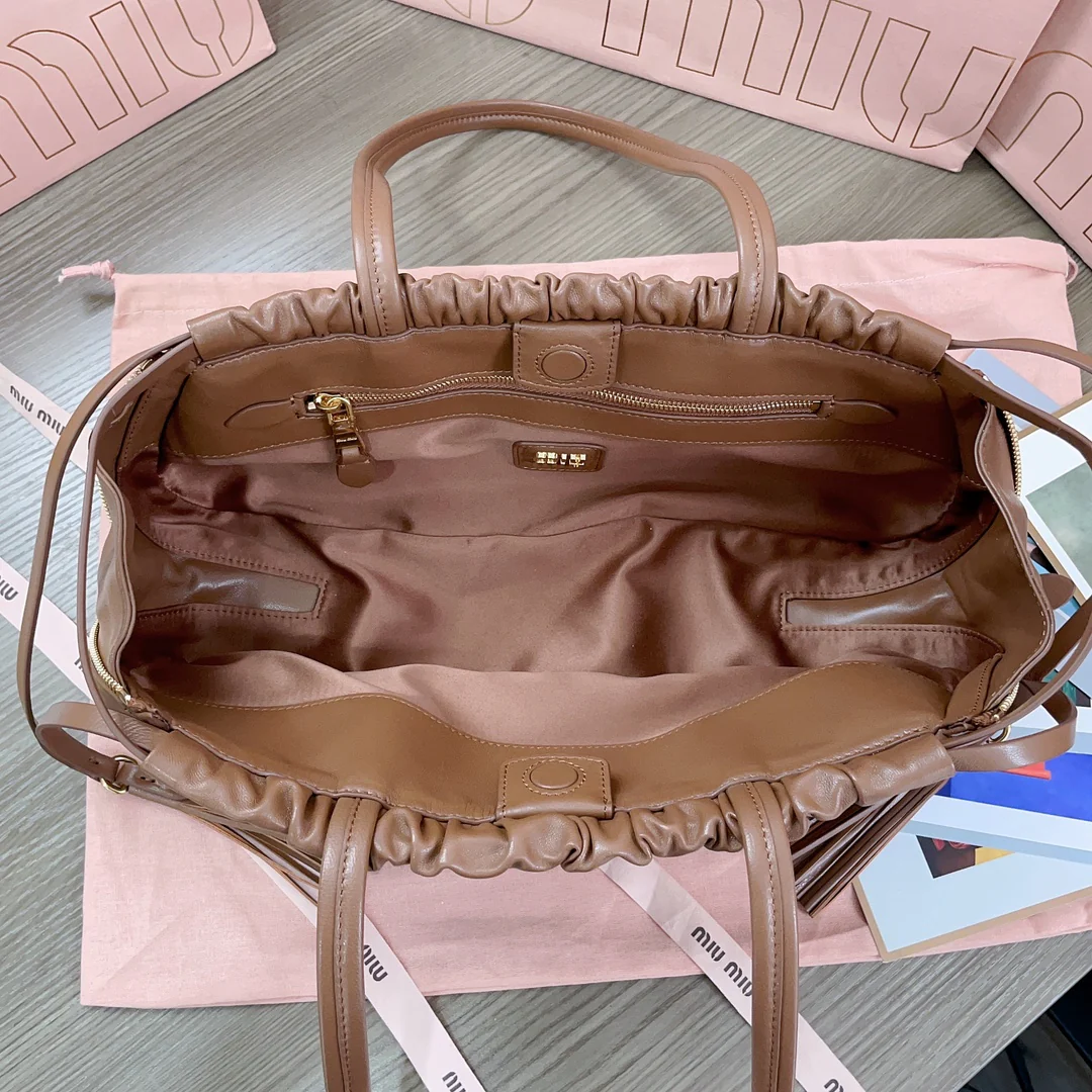 Сумка Miu Miu-5bg287 с кисточкой, проходящая под мышкой, из импортной овечьей кожи, с винтажной фурнитурой.