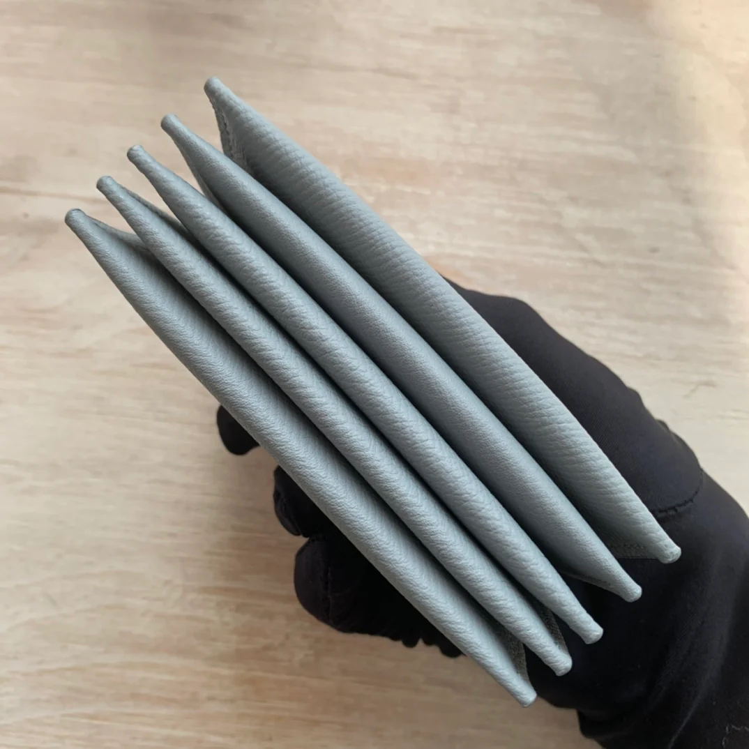 Celine 粒面牛皮风琴卡包