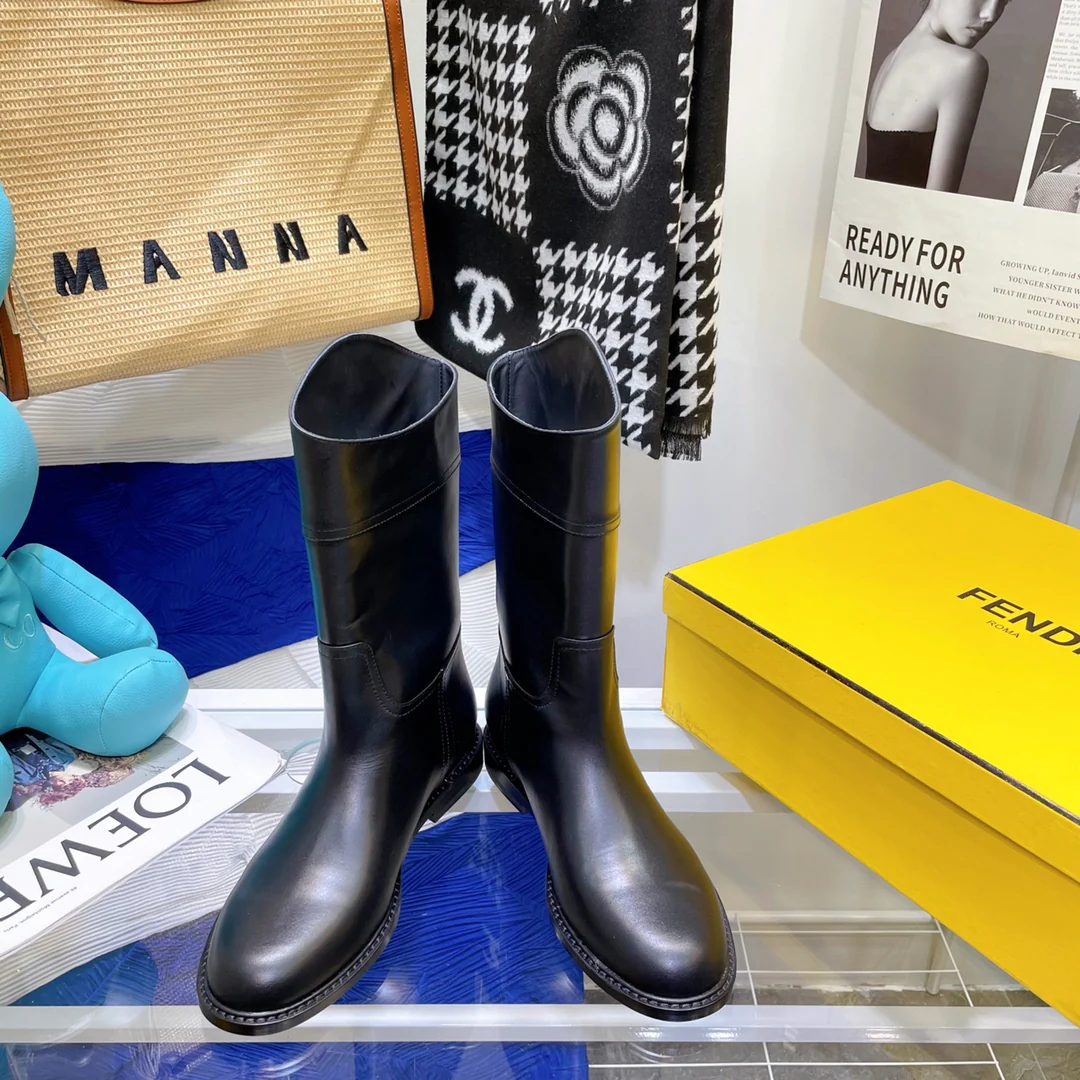 Кожаные сапоги Fendi до середины икры