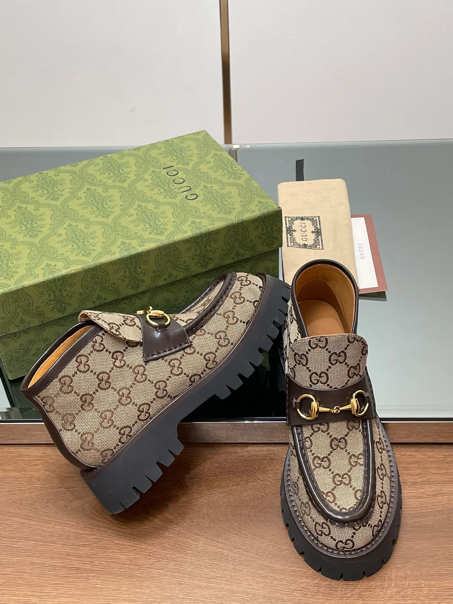 Ботильоны Gucci 2024 на платформе с пряжкой 