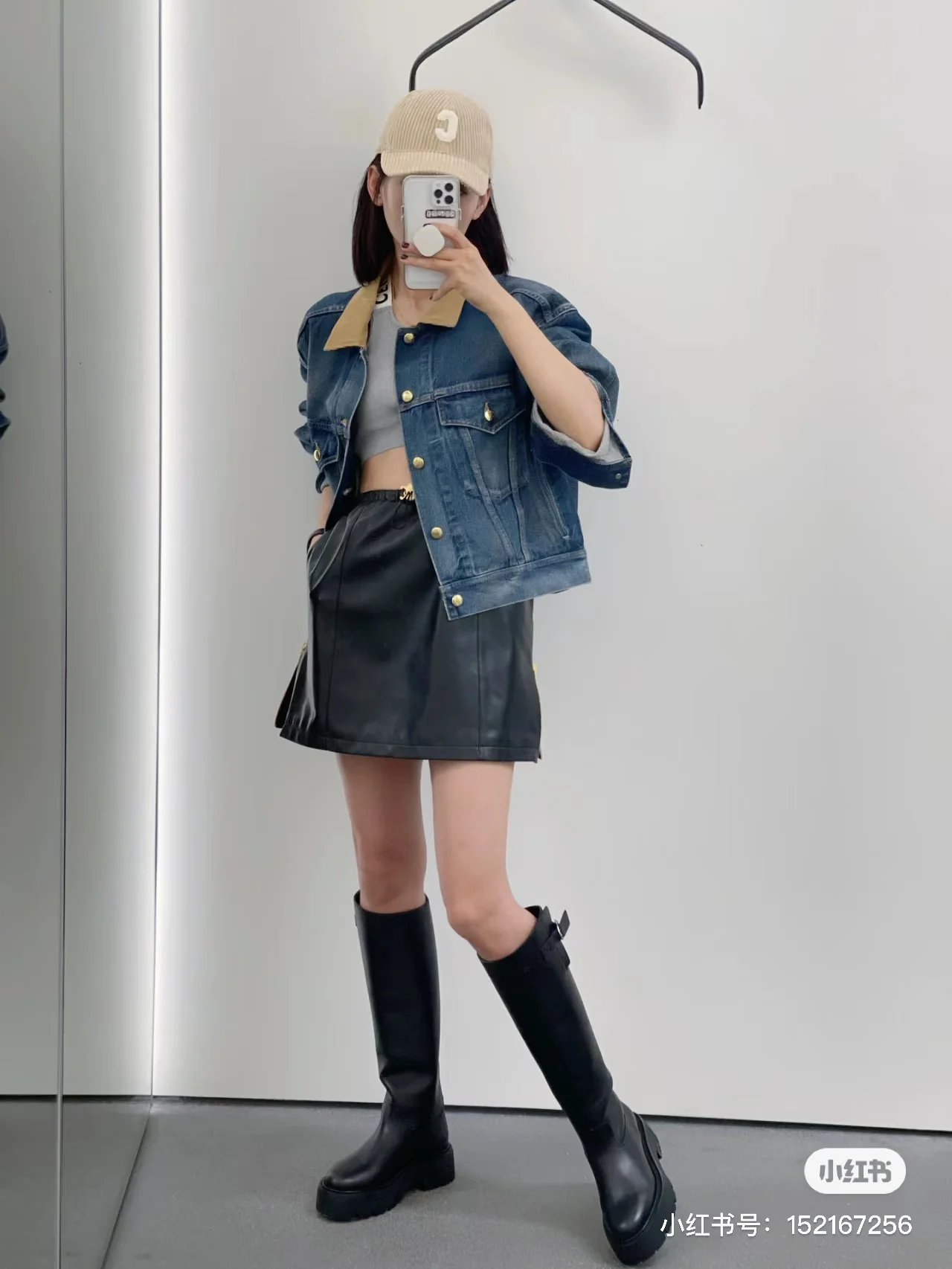 Образ с показа Celine осень/зима 2023 — высокие сапоги — черные