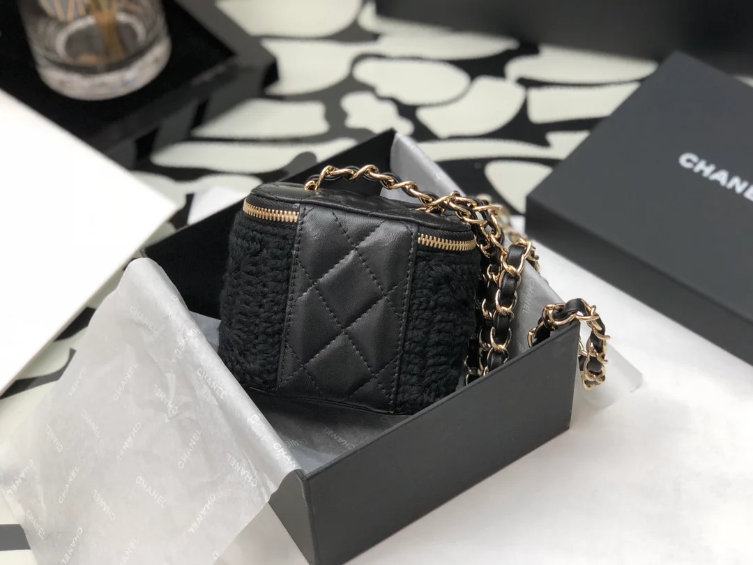 Новинка весеннего сезона 2022 года от Chanel - Woven Box - Черный