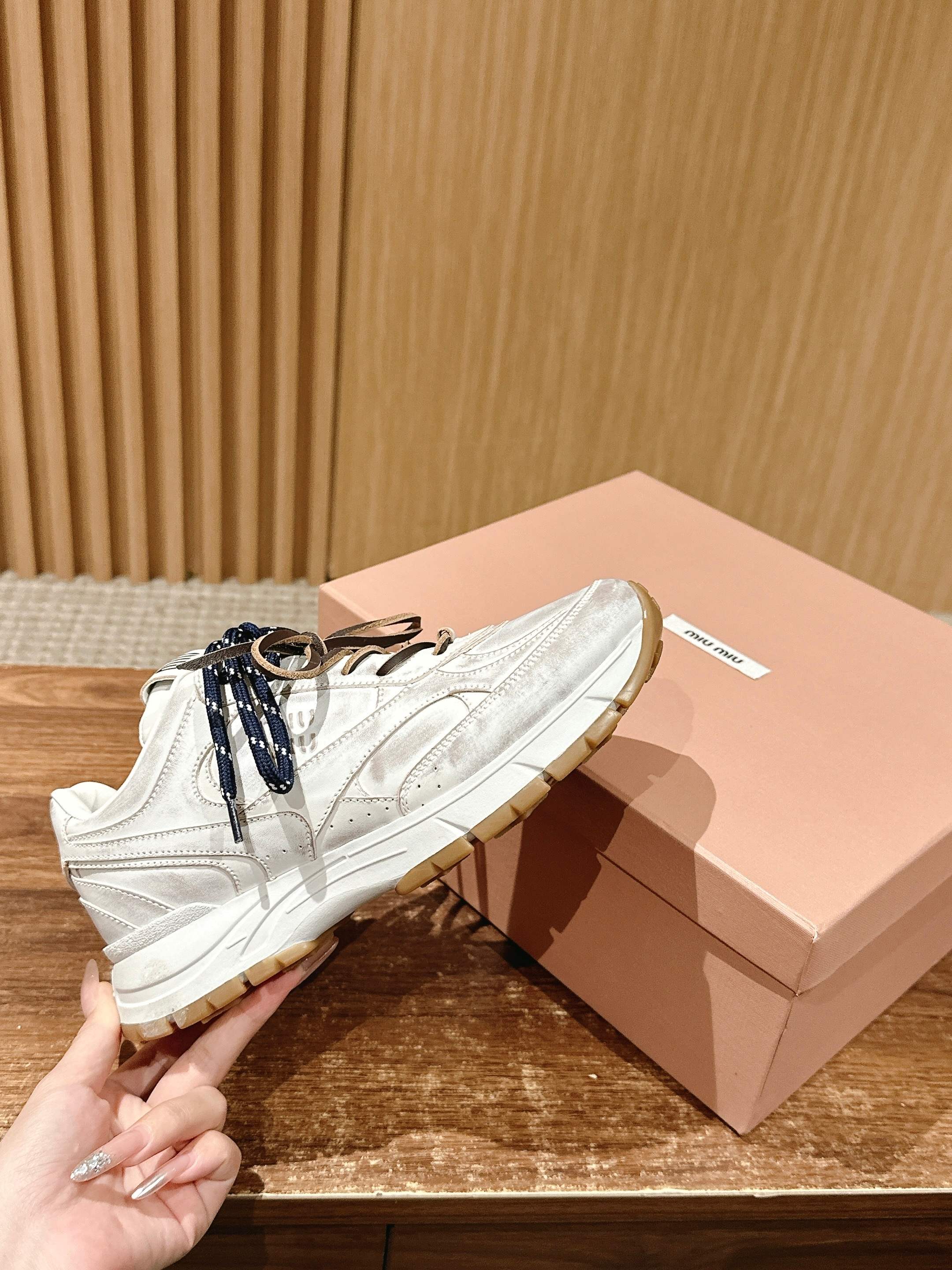 Miu Miu - Массивные туфли - Белый стиль 