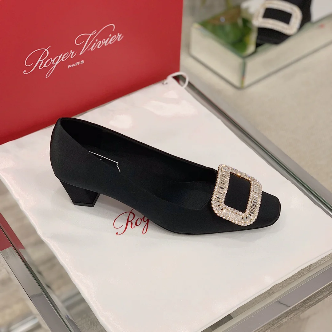 Туфли на каблуке RV-4-5 см, шелковые, со стразами, пряжка, черные.