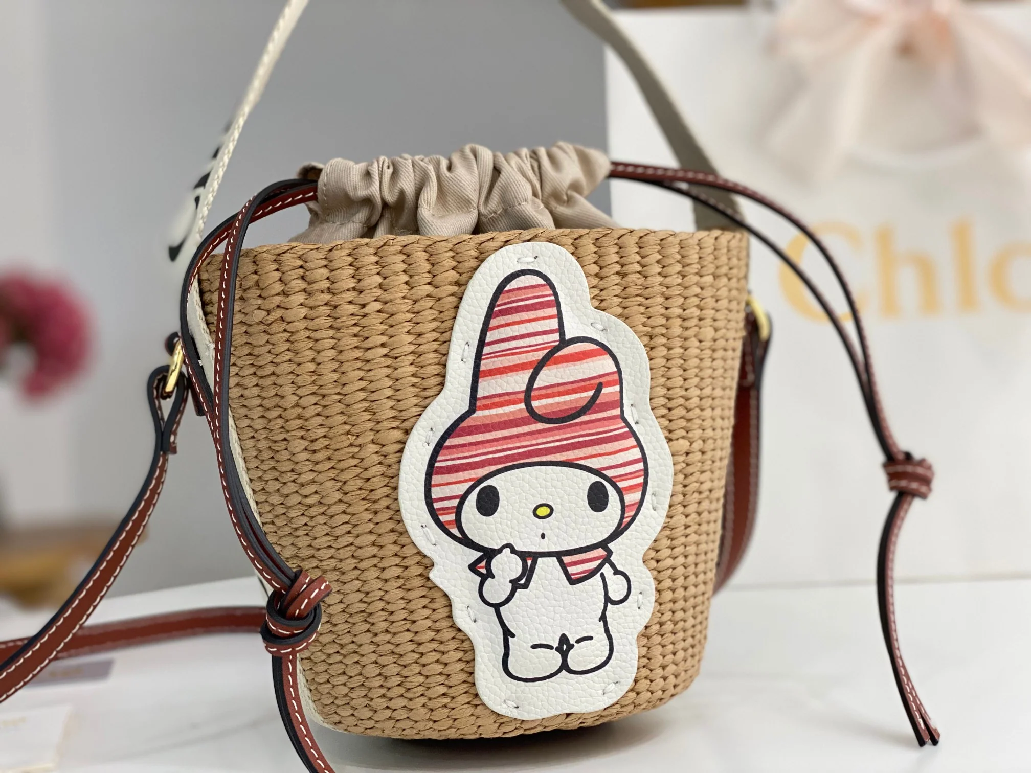 Новинка сезона весна/лето 2023 от Chloe - Маленькая деревянная корзинка - Коллекция My Melody.